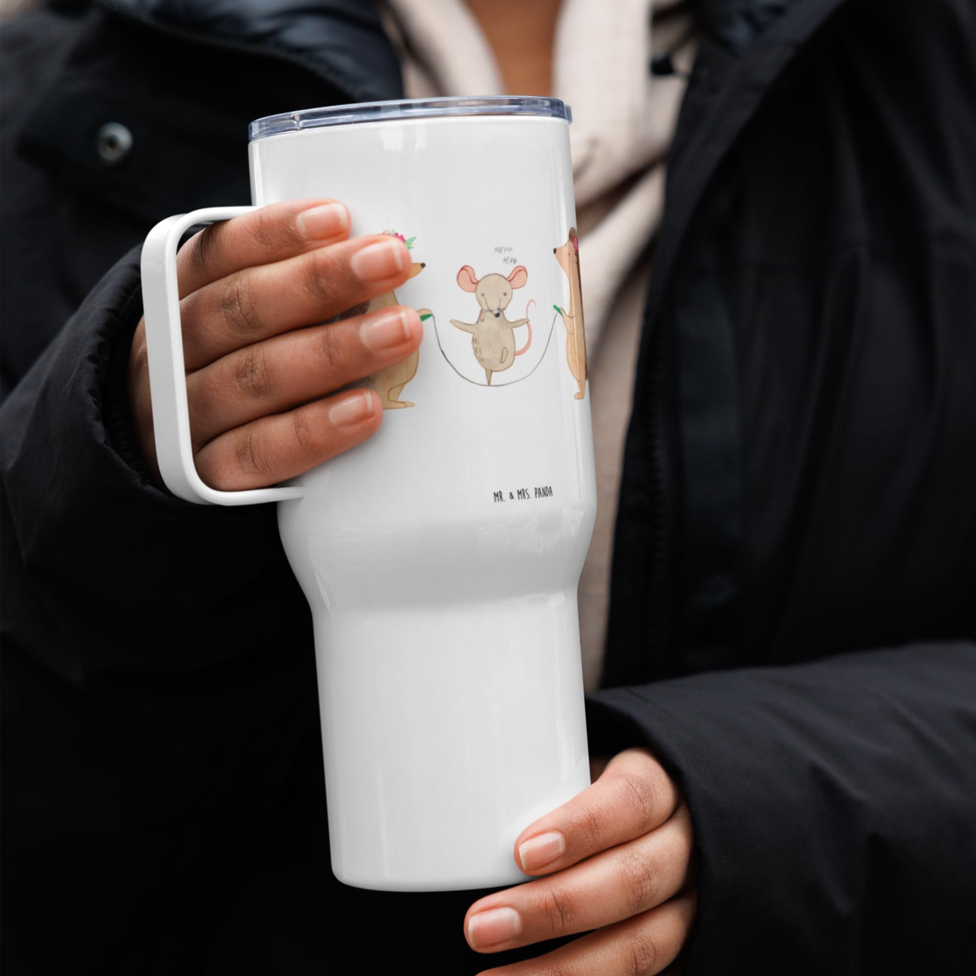 Mr. & Mrs. Panda Kaffee-to-go-Becher Igel Seilhüpfen - Geschenk, Lustige Sprüche, thermosbecher, Kindergarten, Thermos-Becher, Trinkgefäß, Maus, Teetasse, Kinder, Seilspringen, Thermobecher