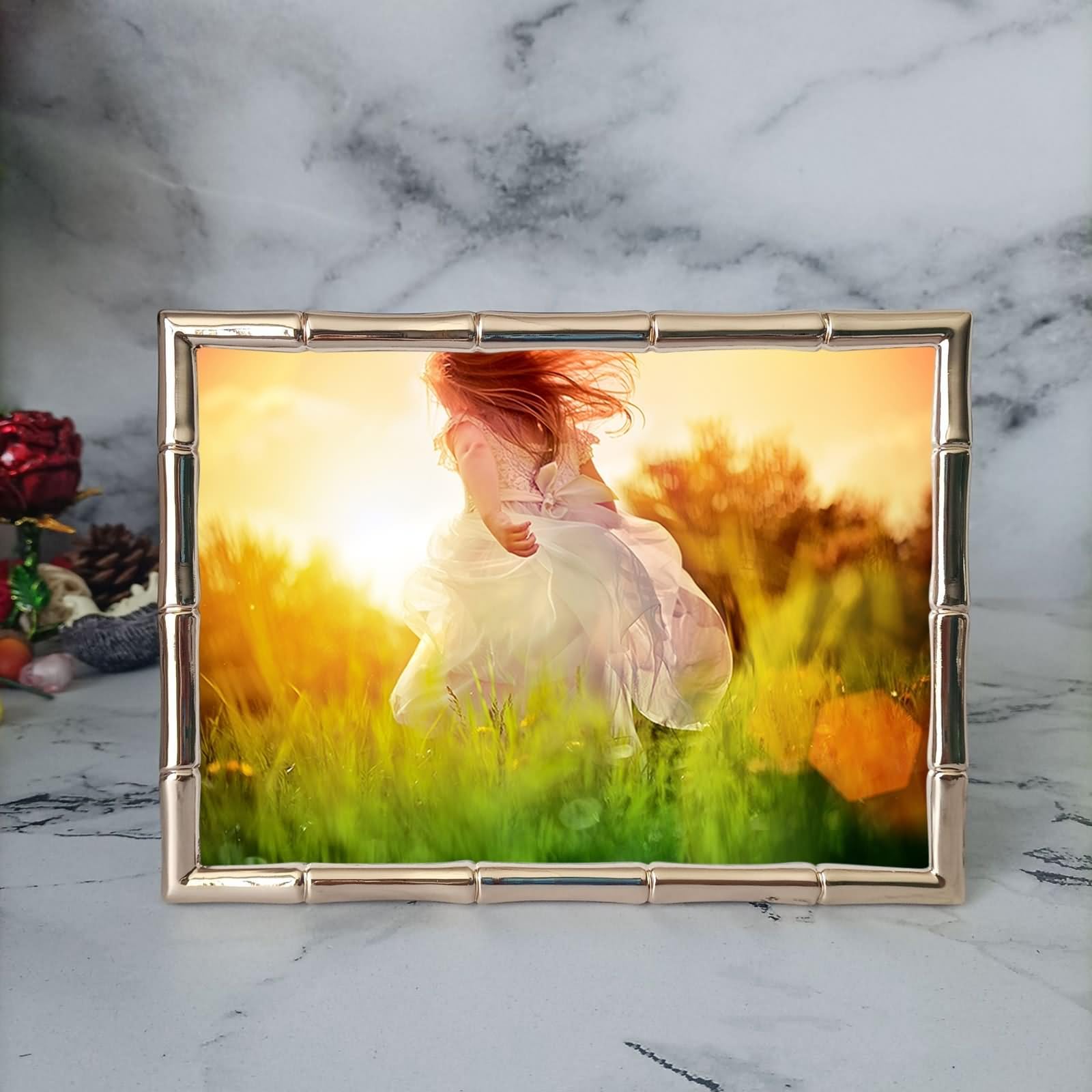 Bilderrahmen 20x25 Gold, Picture Frames Vintage Rechteckig für Tischaufsteller aus Metall für Mutter Freundin Geschenk