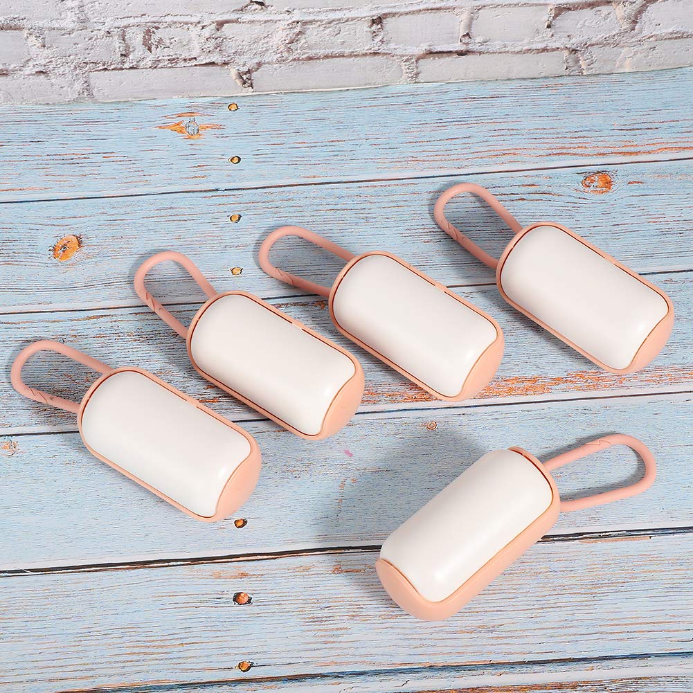 Lot de 5 distributeurs de sacs à déjections canines en plastique portables avec rouleaux de recharge pour promener le chien, rose et blanc, 8 x 4 x 4 cm