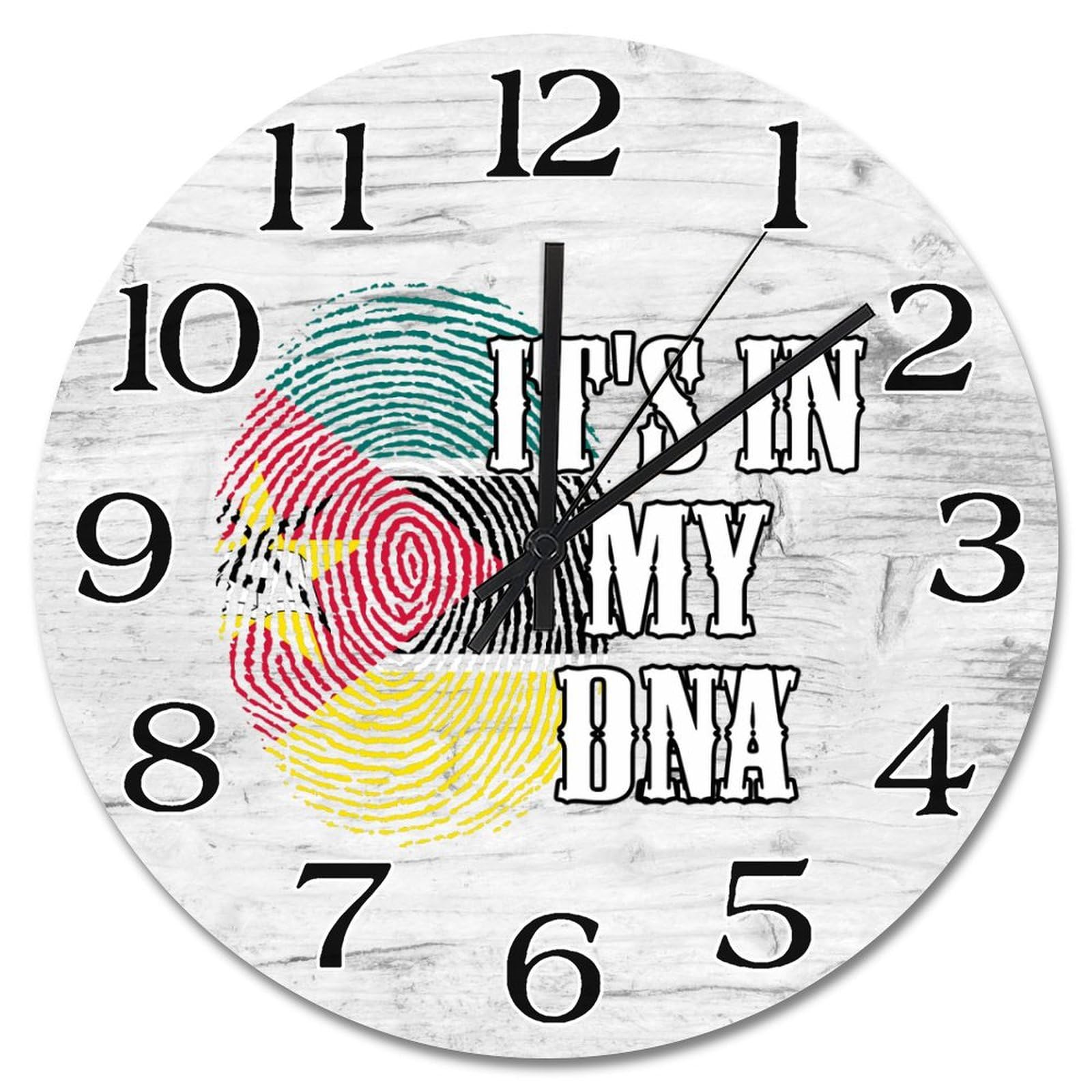 Horloge murale Mozambique It's in My DNA en bois de 38 cm fonctionnant sur piles style rustique