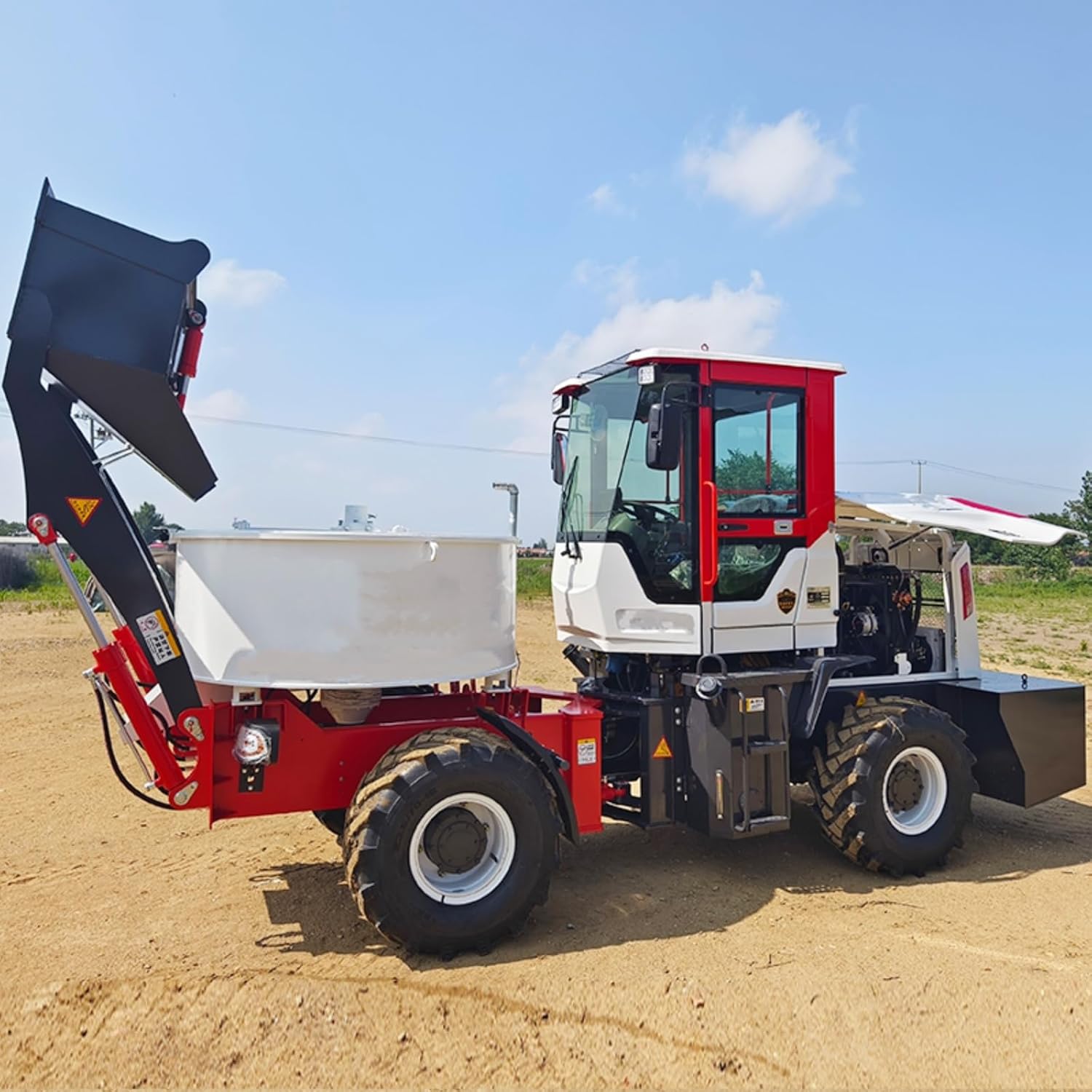 Portable Self-Loading Concrete Mixer Truck with Automatic Loading, Ideal for Construction and DIY, Flexible Sizes and High Efficiency for Small to Medium Projects