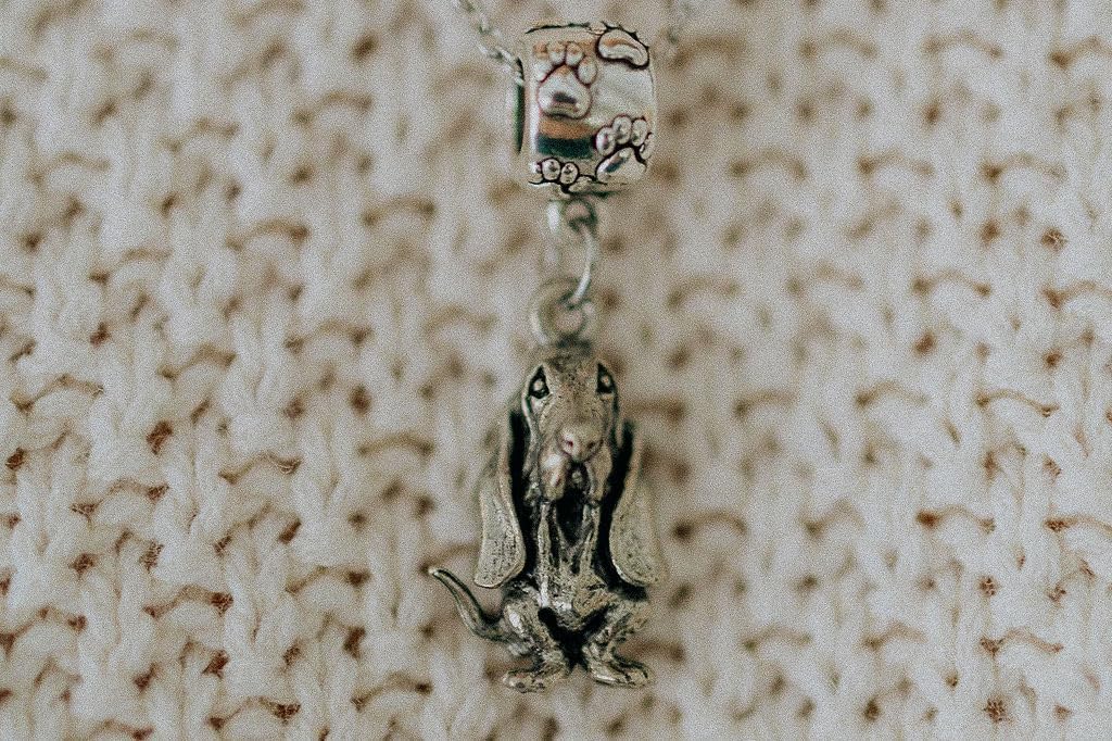 MOM & THREE DAUGHTERS Basset Hound Women's Necklace Silver Pewter Charm | Handcrafted 22 Inch Stainless Steel Saturn Chain | Adorable Silver Toned Mixed Metal Paw Print Bale | Great Choice for Anyone