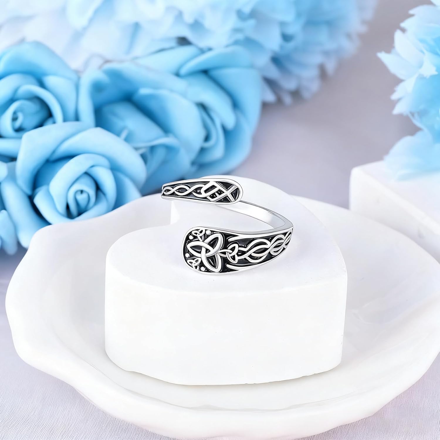 S925 Sterling Silver Celtic Knot Ring Elegant Vintage Spoon Shape Triquetra Ring Witch Knot Irish Jewelry Open Adjustable Engagement Wedding Promise Band Daily Wear for Men and Women Party Birthday