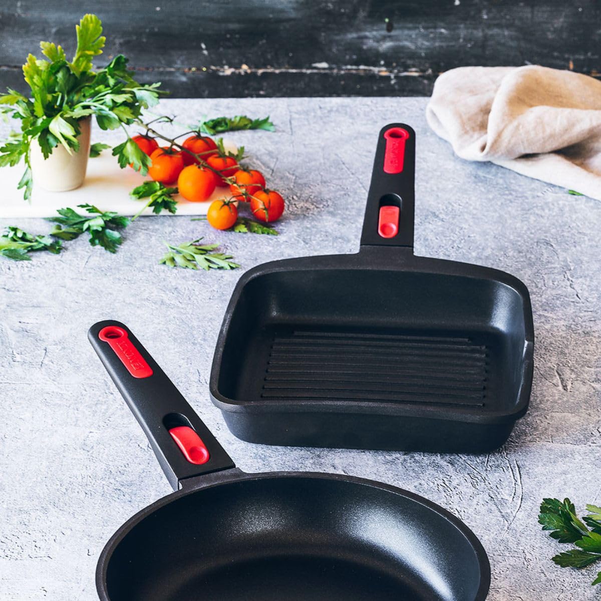 Monix In-Out | Grill con rayas 28 cm, aluminio, full induction, sin PFOA, antiadherente, apta para todo tipo de cocinas incluso inducción