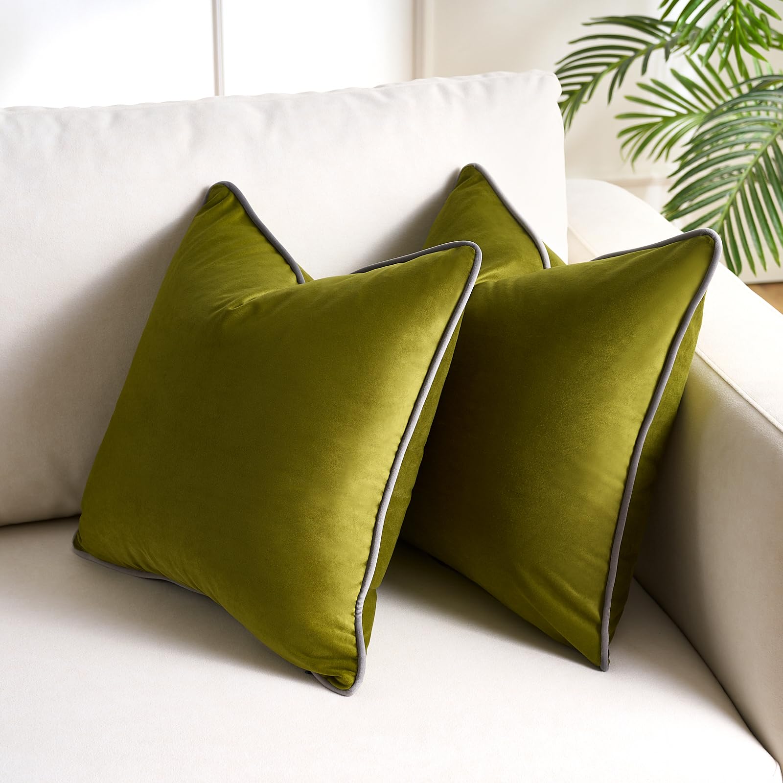 Housses de coussin décoratives vert olive 45x45 en velours pour lit et chaise
