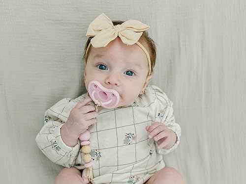 Vista 2 de Mila & Lulu Chupetes de silicona con forma de ortodoncia (juego de 2) 0 meses en adelante 100% silicona de grado alimenticio, diseño de una pieza