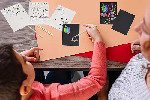 Miniatura 5 de The Dreidel Company Hanukkah - Kit de arte de plantillas para rascar, arco iris para niños con plantillas, marcadores y formas temáticas de