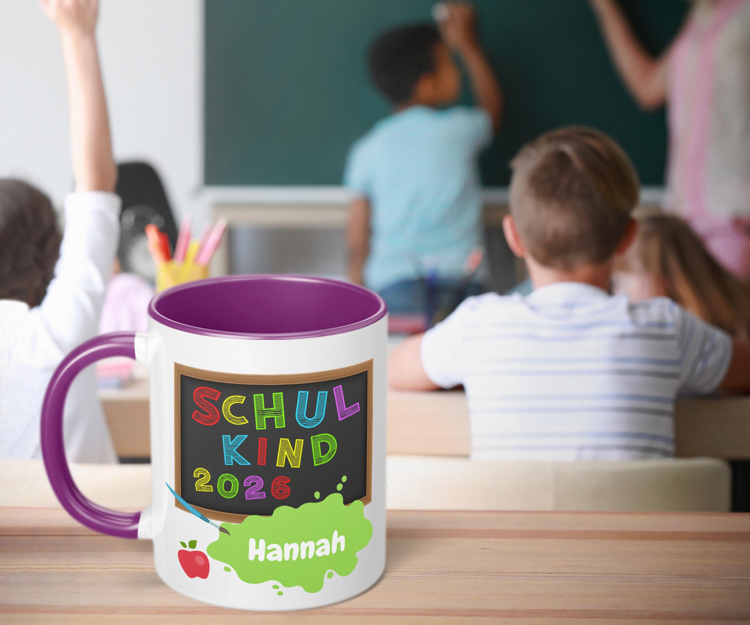 Geschenk zur Einschulung für Mädchen und Jungen: „Schulkind 2026“ - mit TAFEL-Motiv - personalisierte Tasse mit Namen für Erstklässler - kleines Geschenk für Schüler 1. Klasse, Violett