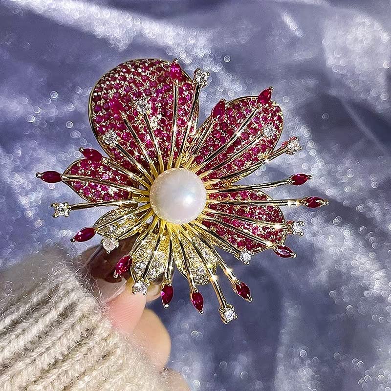 Broche fleur de zircone et pin's en perles, le cadeau idéal pour femme raffinée