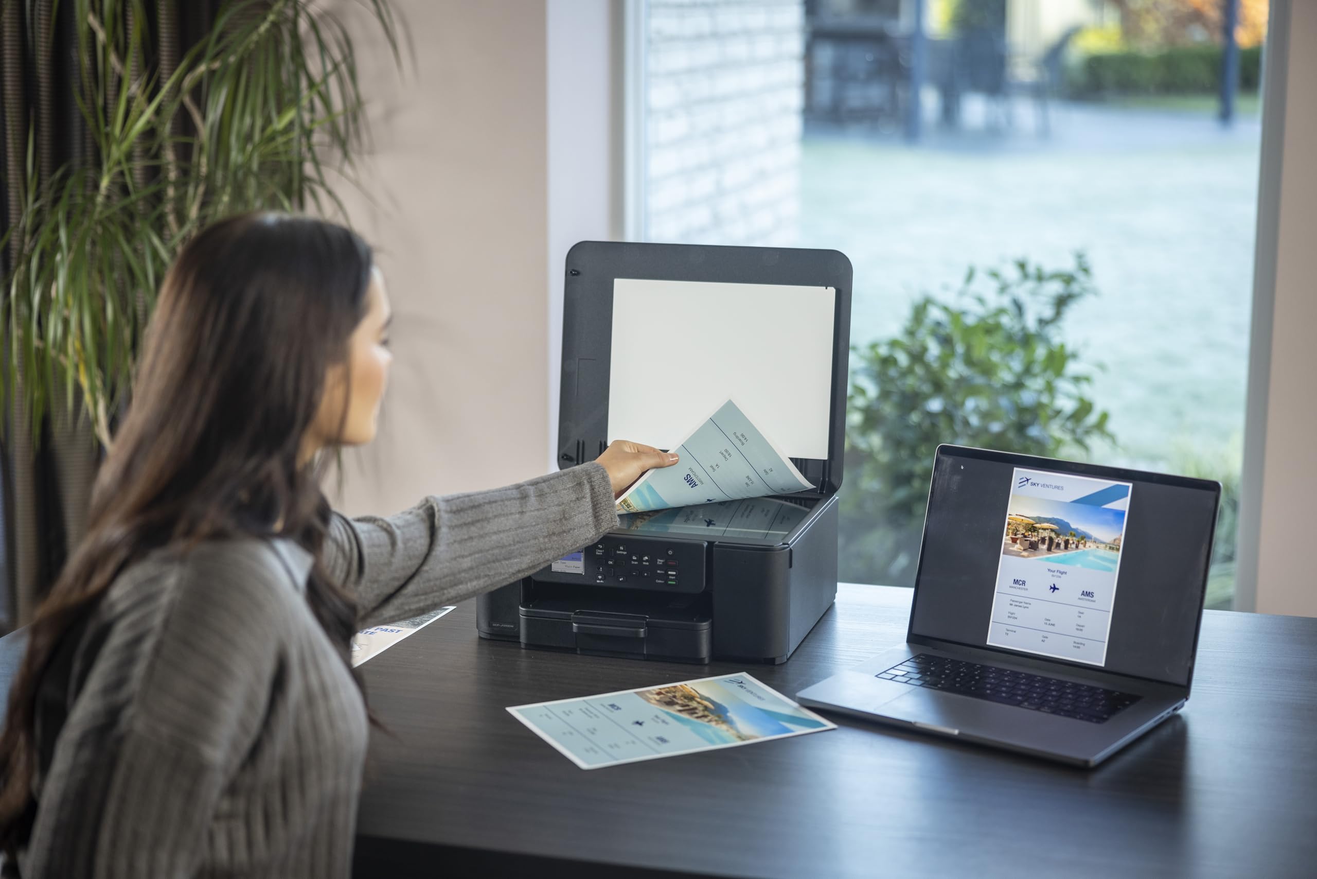 Brother DCPJ1313DW| Multifunzione inkjet a colori | Stampa fino a 16 ipm |Duplex in stampa| Display da 4.5 cm| Cassetto da 150 fogli| WiFi e USB| Stampa e Scan mobile da app| Cartucce inbox da 300 pag