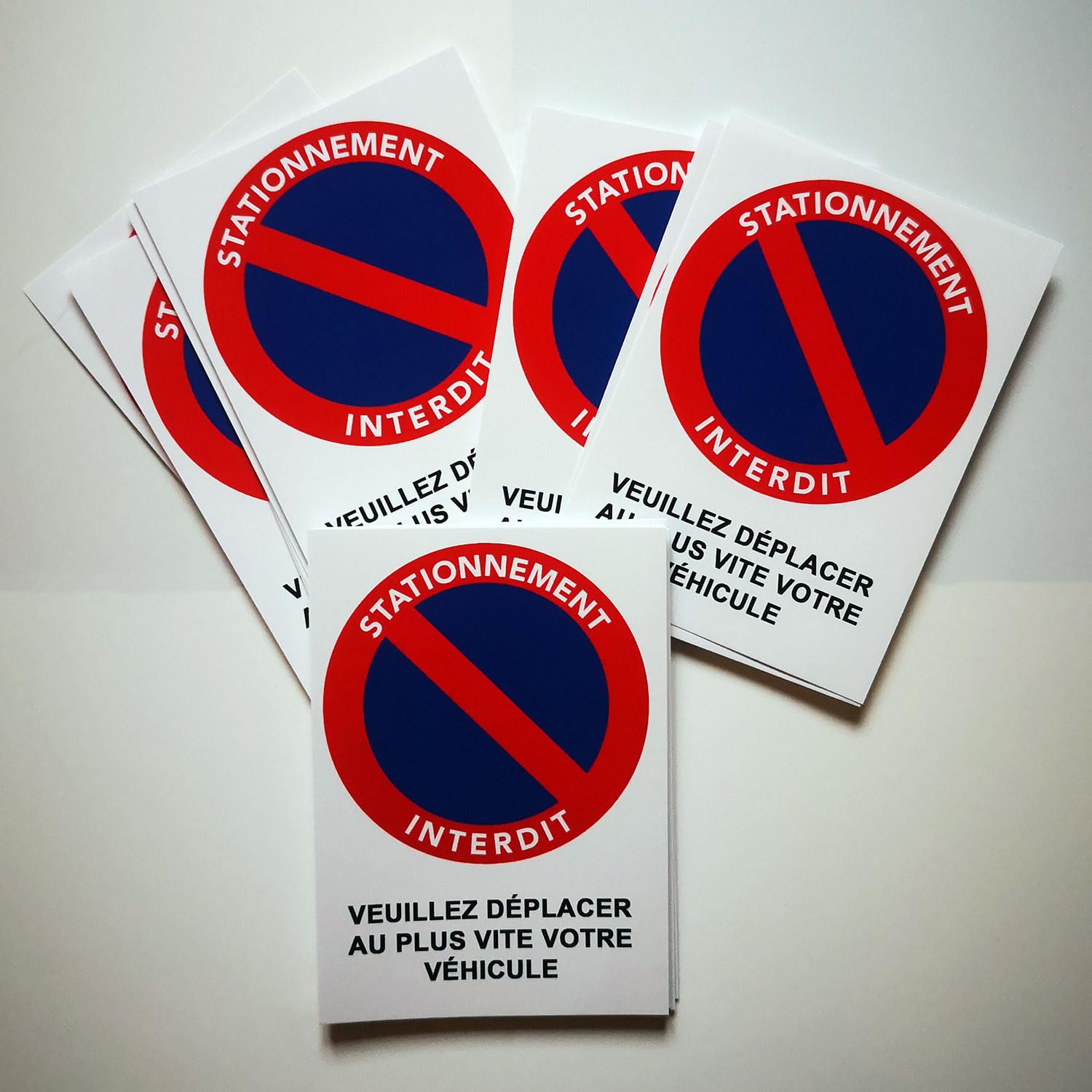 Générique Autocollants stationnement Interdit. Vendus par 20. Difficiles à décoller. Taille 10,5 x 14,8 cm