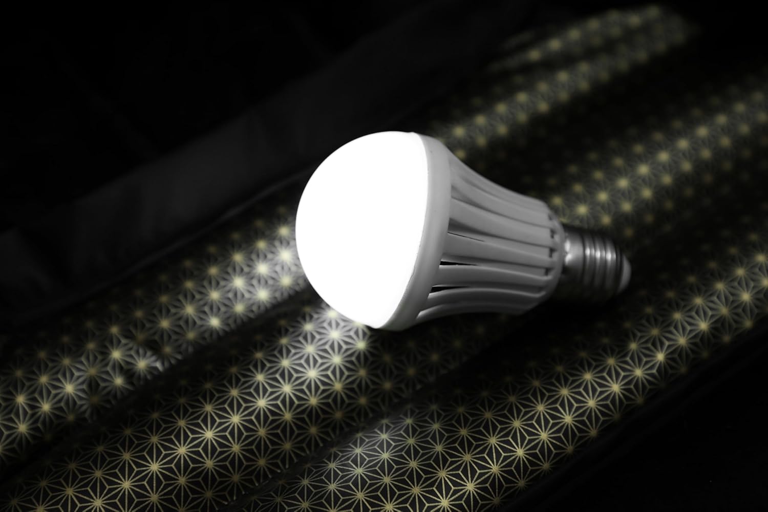 Men's autumn and winter fashionable detachable hat, warm and thick full zipper windproof imitation down jacket