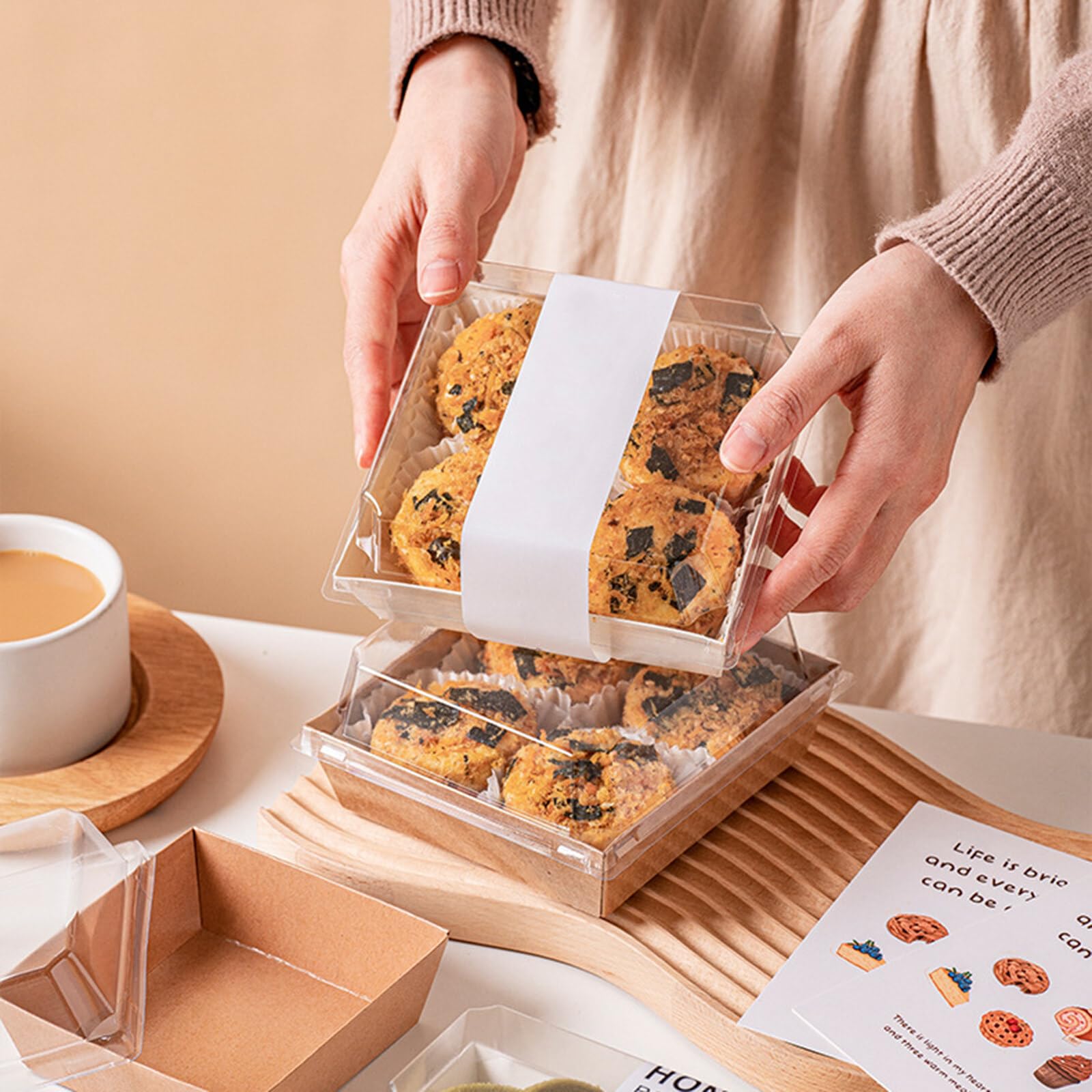 50 Scatole Per Fette Di Torta Con Coperchio Trasparente 12 Cm – Kit Da Asporto Con Carta Forno