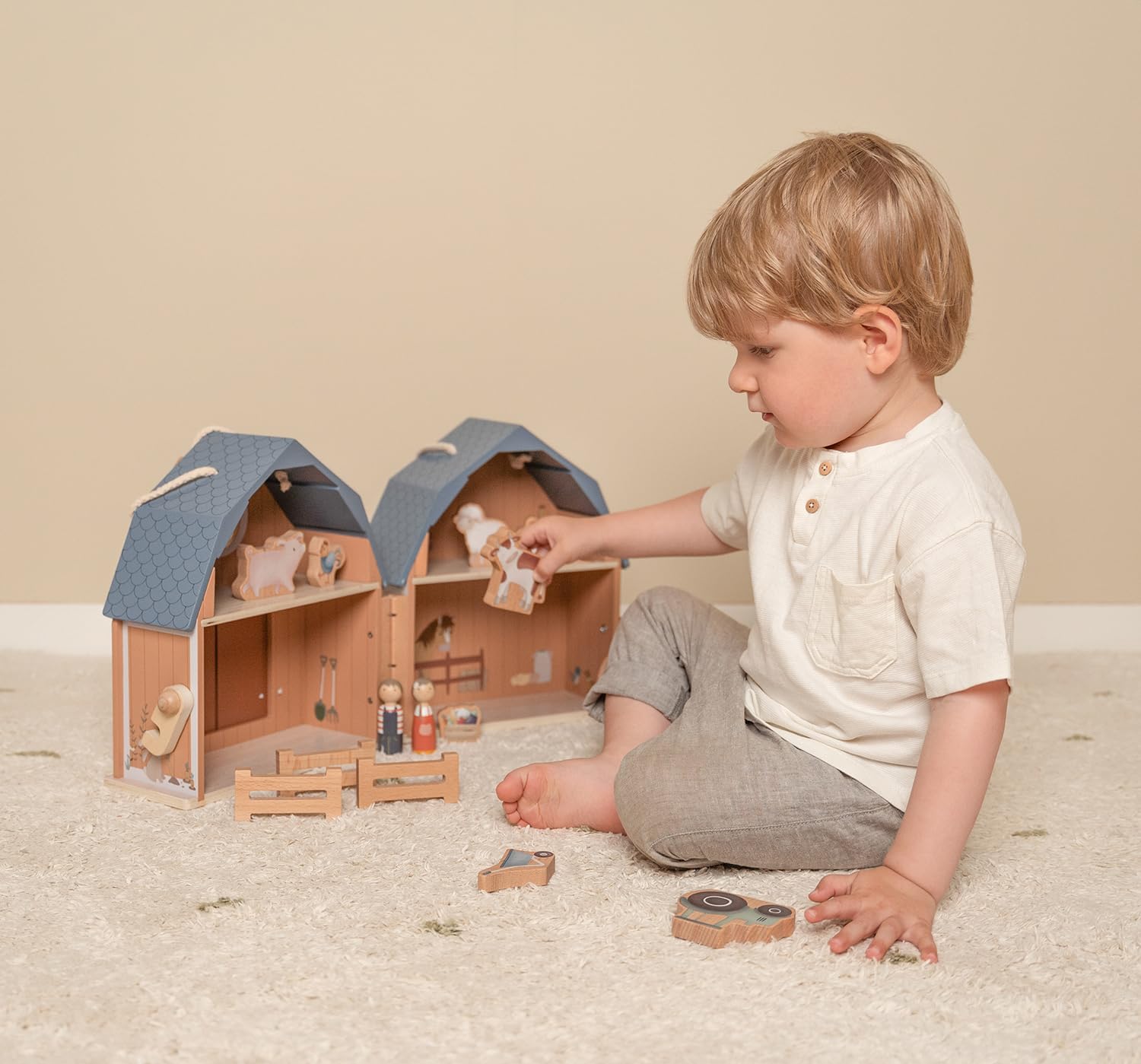 Little Dutch Bauernhof Puppenhaus aus Holz tragbar und aufklappbar mit viel Zubehör und Spielfiguren Tiere - Little Farm