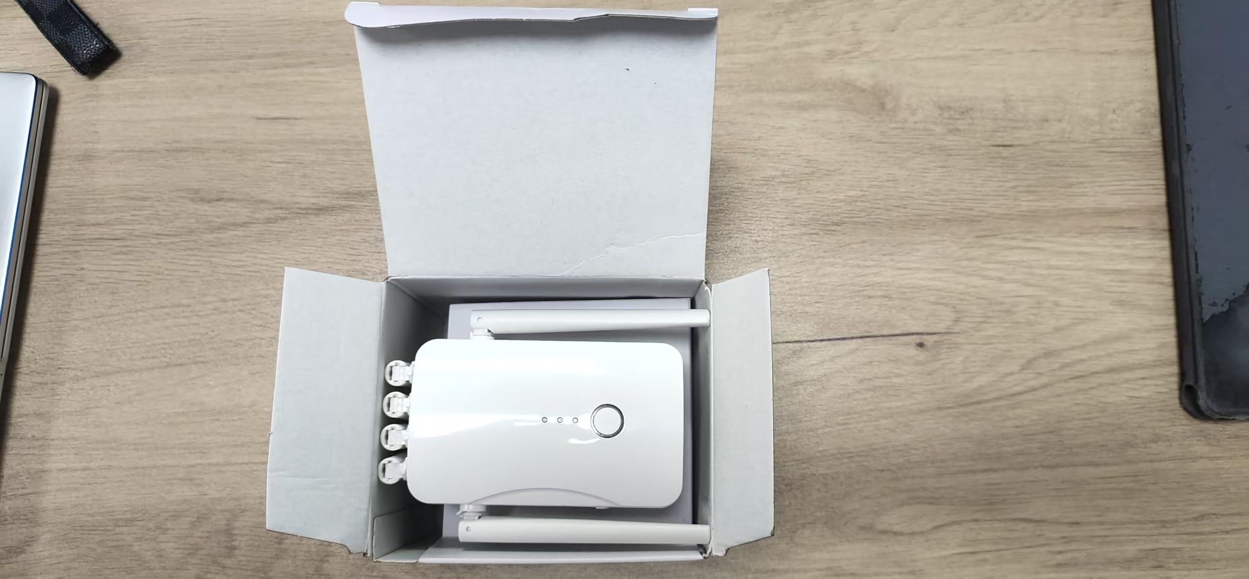 Repeteur WiFi Puissant avec 6 Antennes, Amplificateur WiFi, Répéteur WiFi Compatible avec 64 Appareils, Modes (Répéteur, AP), Couverture jusqu'à 300 m²