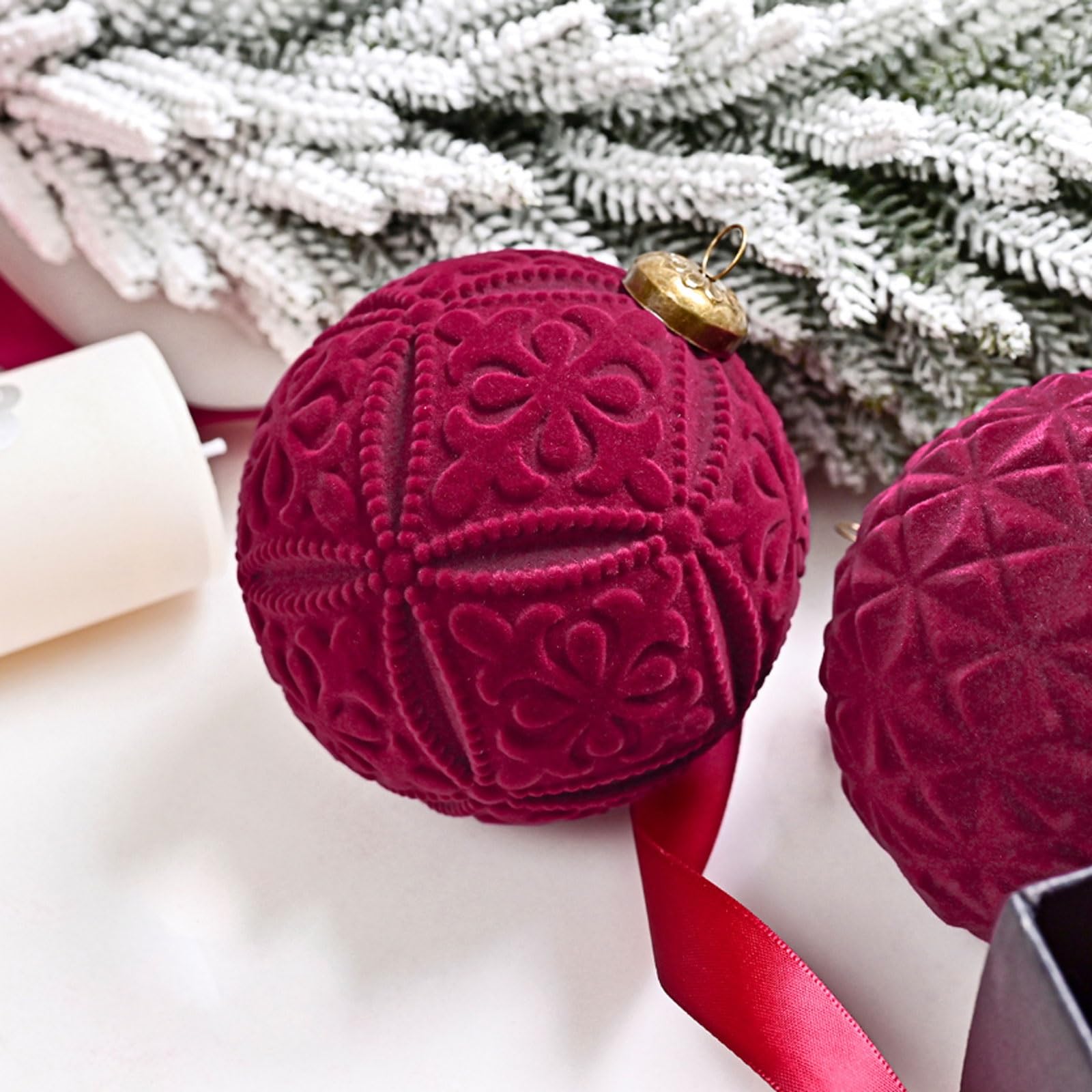 9 große Weihnachtskugeln aus Samt, 3,94 Zoll, Vintage-Weihnachtskugeln aus beflocktem Kunststoff, bruchsicher, hängende Kugelornamente for Kranz, Girlande, Party(Burgundy)