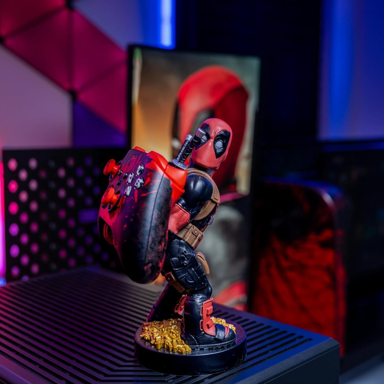 Exquisite Gaming: Marvel: Deadpool 3 'Bringing Up The Rear' Repaint - Controller originale Cable Guys e supporto per telefono, supporto per dispositivo da collezione, figura