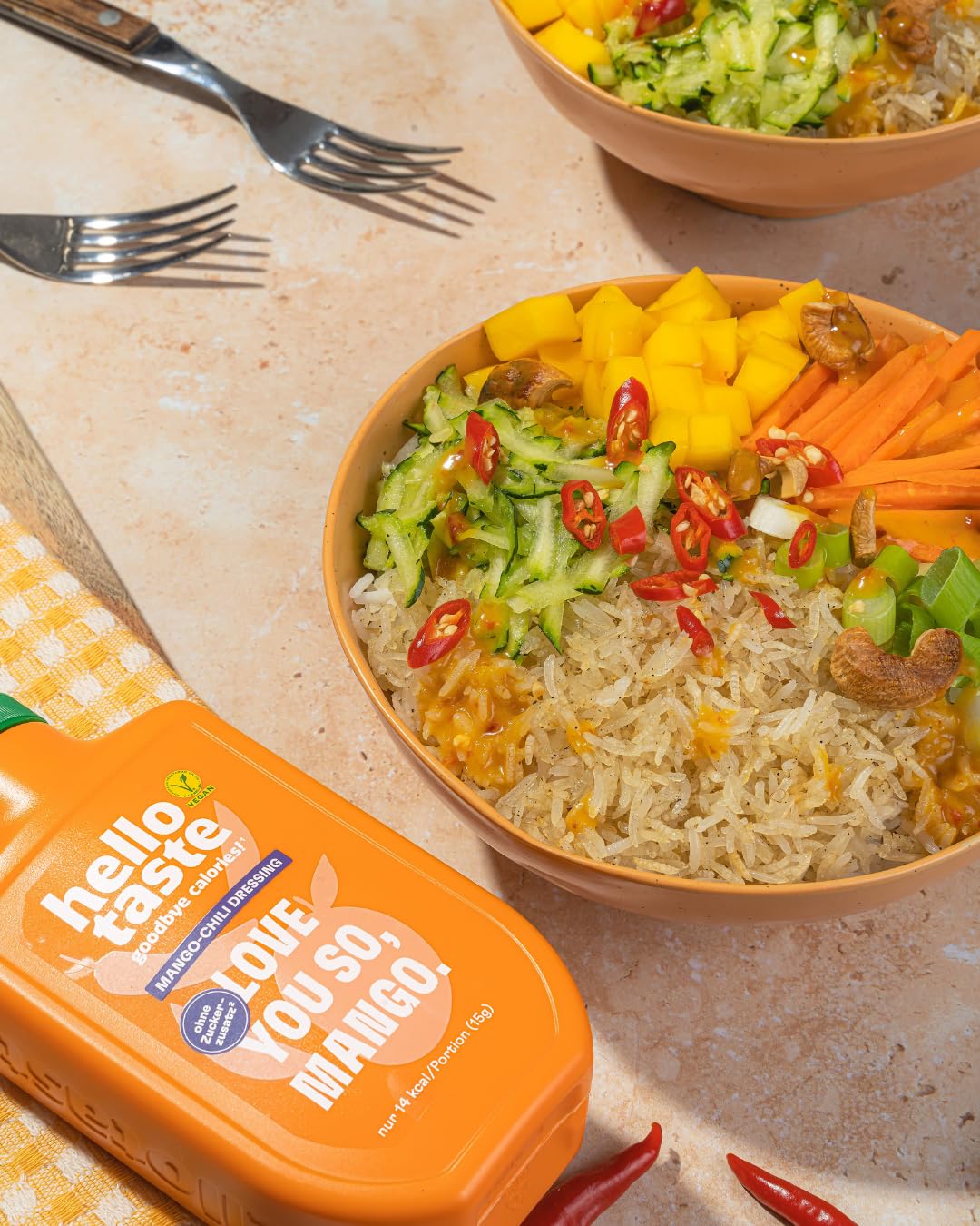 hellotaste Mango-Chili Dressing 300ml Vorratspaket - kalorienreduziert, ohne Zuckerzusatz & voller Geschmack | Für Gerichte, zum Grillen uvm. | Vegan, aspartamfrei, glutenfrei, sojafrei | 7 x 300ml
