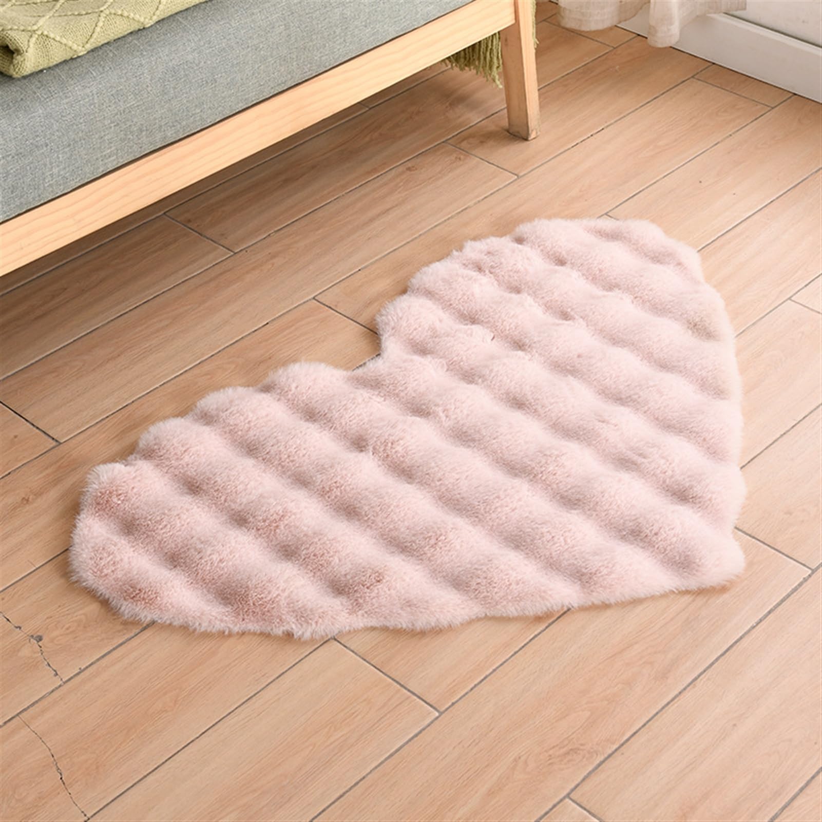 Momooda Soft Fluffy Heart Shape Living Room Area Rug,Modern Non Shedding Washable Nursery Rugs for Bedroom, Faux Fur Dining Room Rug Indoor Carpet,