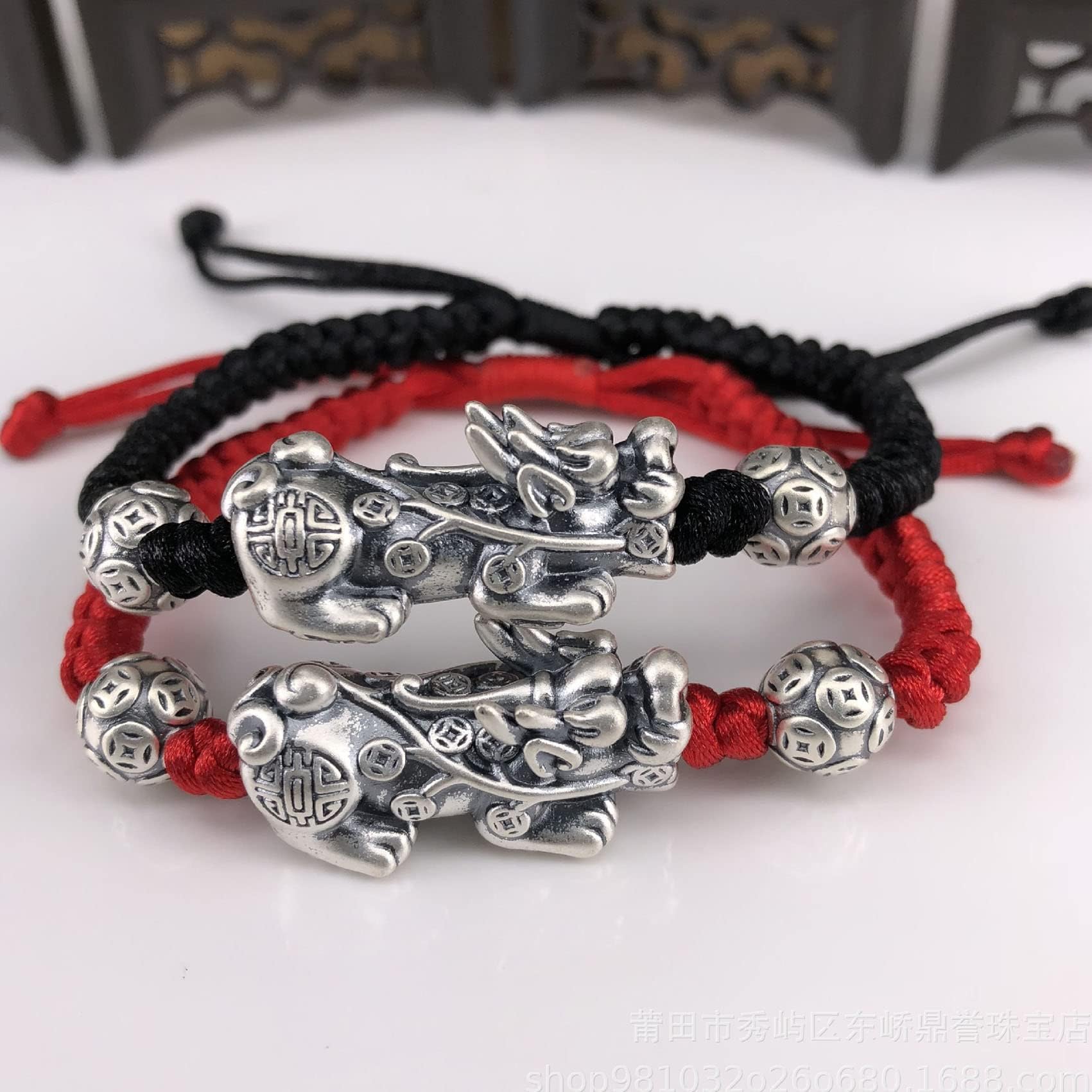 Amuleto Feng Shui Hilo Rojo Plata de Ley Pixiu/Piyao Pulsera de Riqueza Pulsera de Amuletos de la Suerte Pulsera de Chakra de Cristal Curativo Reiki Talismán para la Prosperidad Dinero Buena Suerte