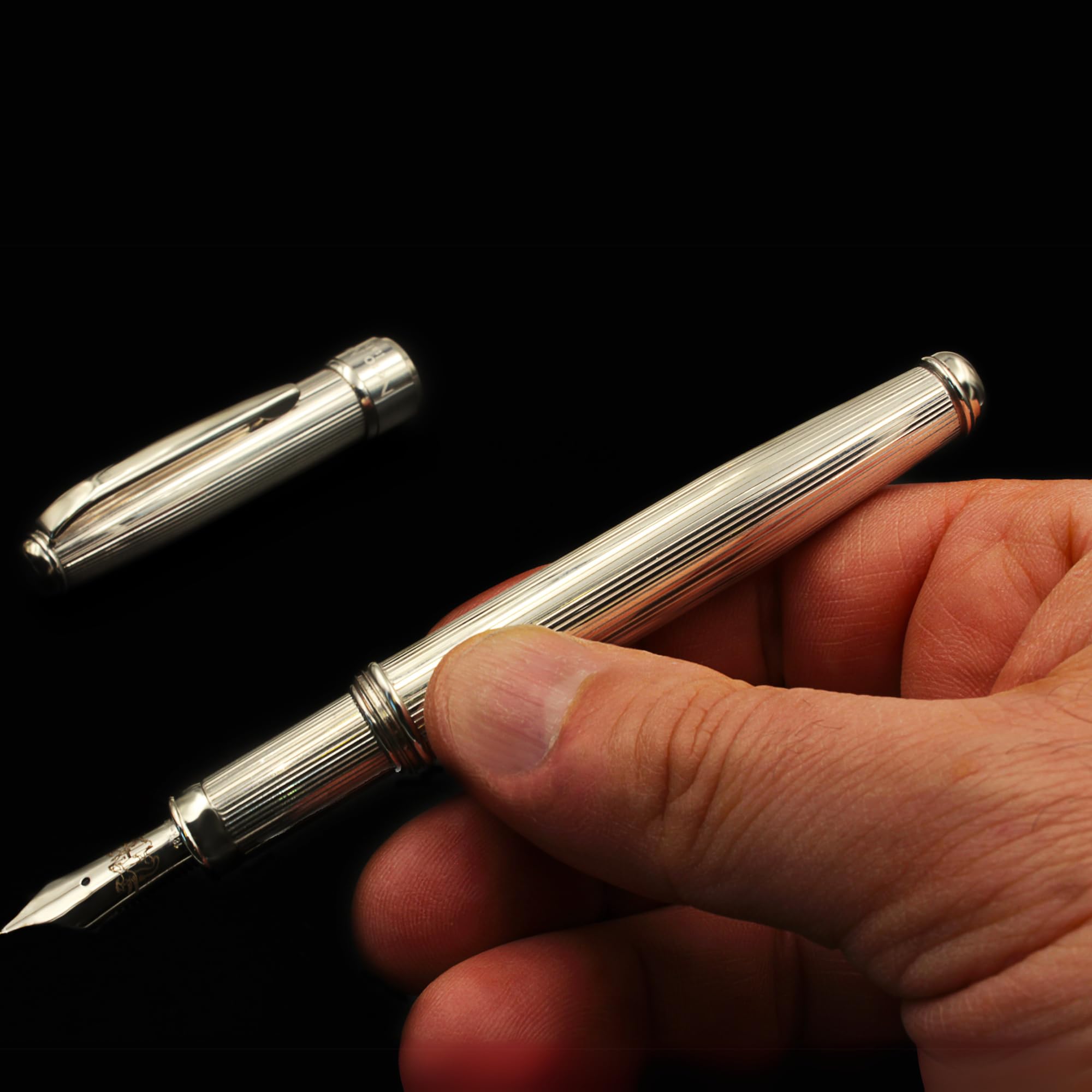 Grifos - Füllfederhalter aus Sterlingsilber - Hergestellt in Italien - Mittlere Feder - Abschlussgeschenk - Schwarze und Blaue Tintenpatronen Inklusive