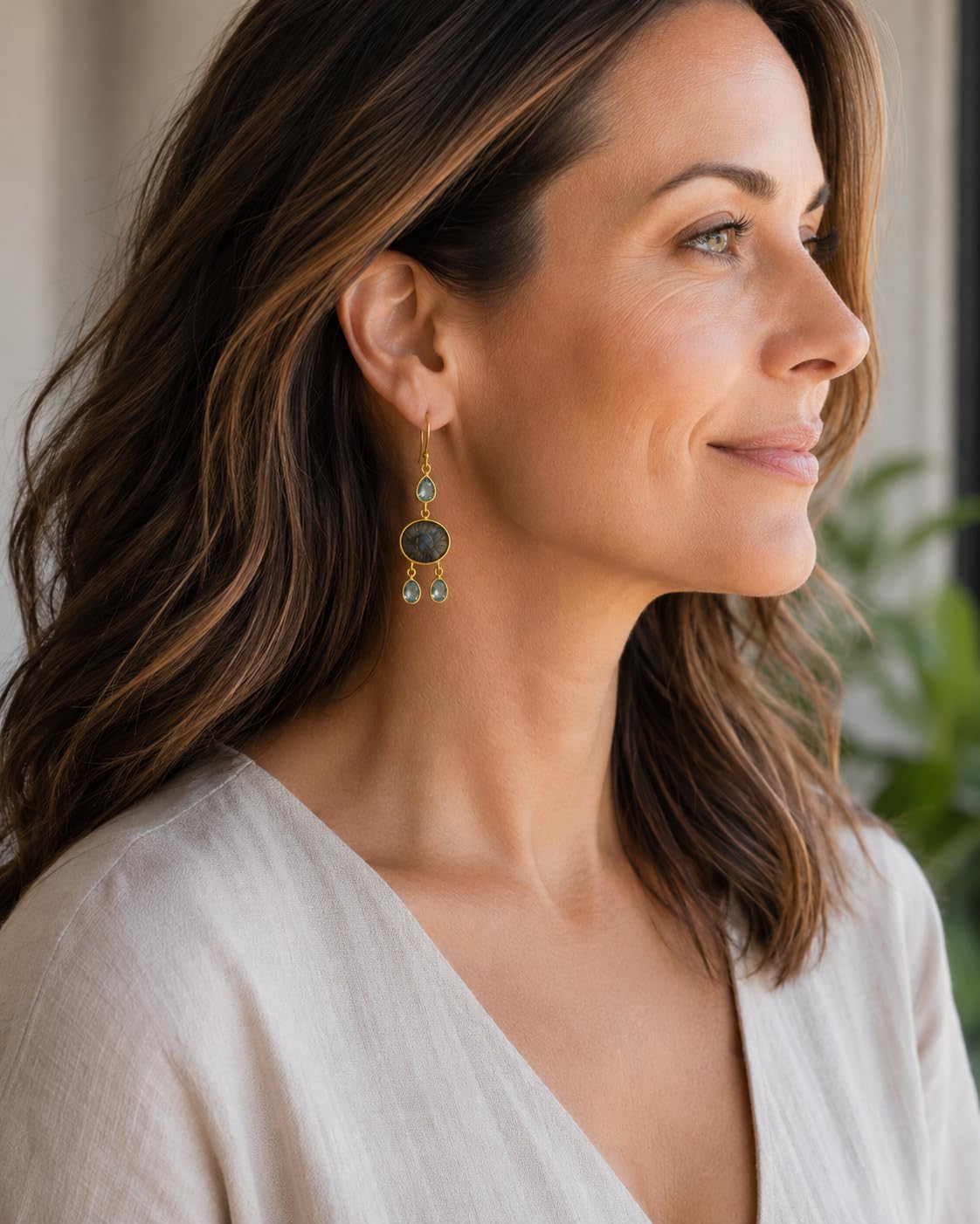 Pendientes de plata con baño de oro labradorita y topacio azul | Piedra natural - Regalo de cumpleaños - Ideas de regalos hechos a mano para mujeres