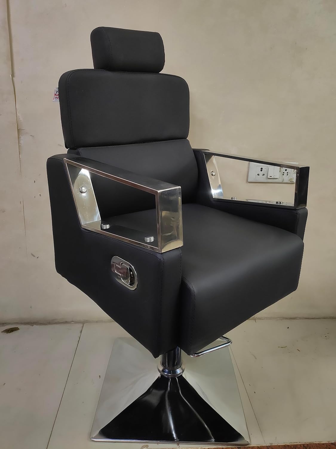 Rubberwood Sbp Salon Chair Beauty Parlour Chair Cutting Chair Makeup