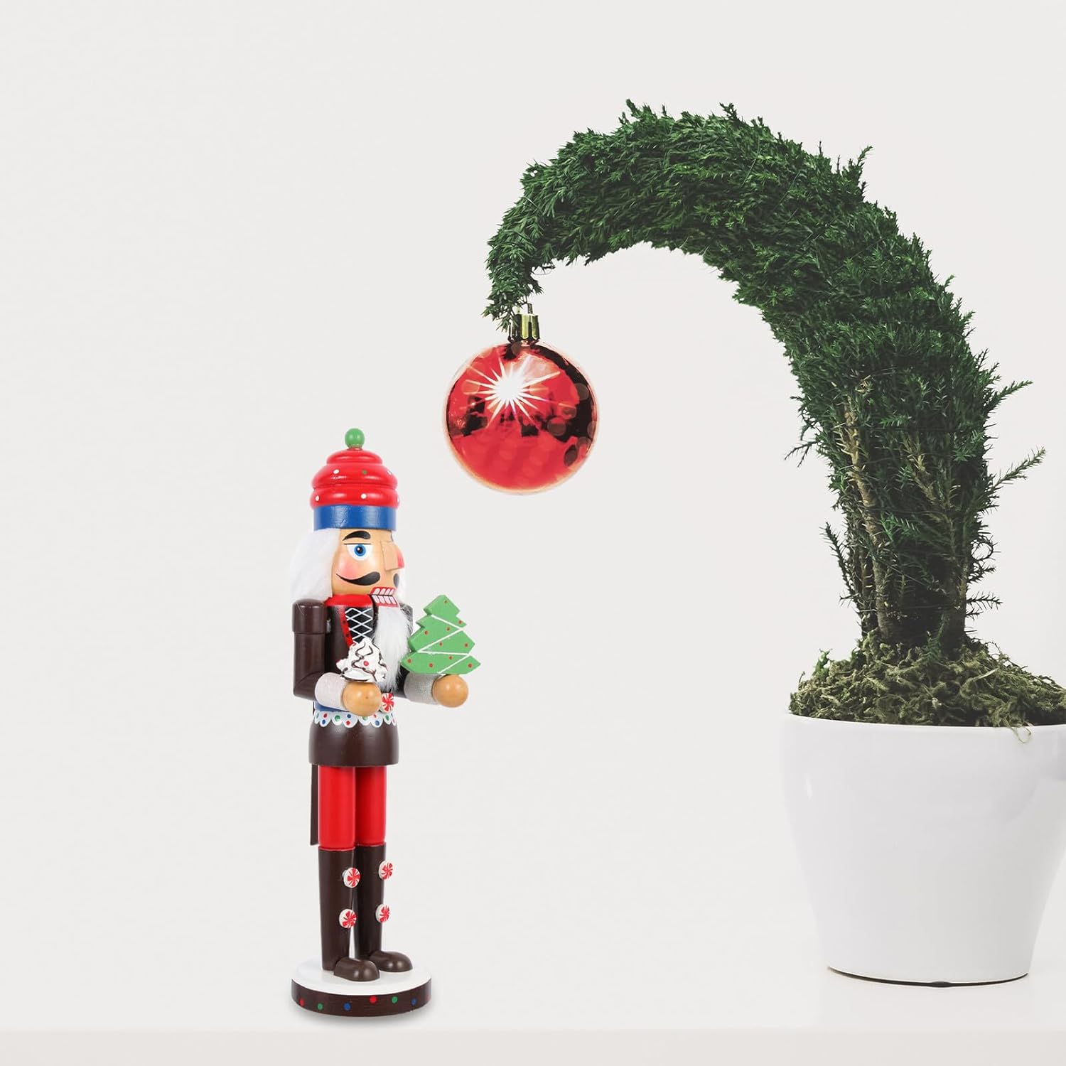 Wooden Christmas Nutcracker Figurine Desktop Decoration, Classic Nutcrackers Craft Ornament for Holiday Tabletop Display, Festive Xmas Home Decor