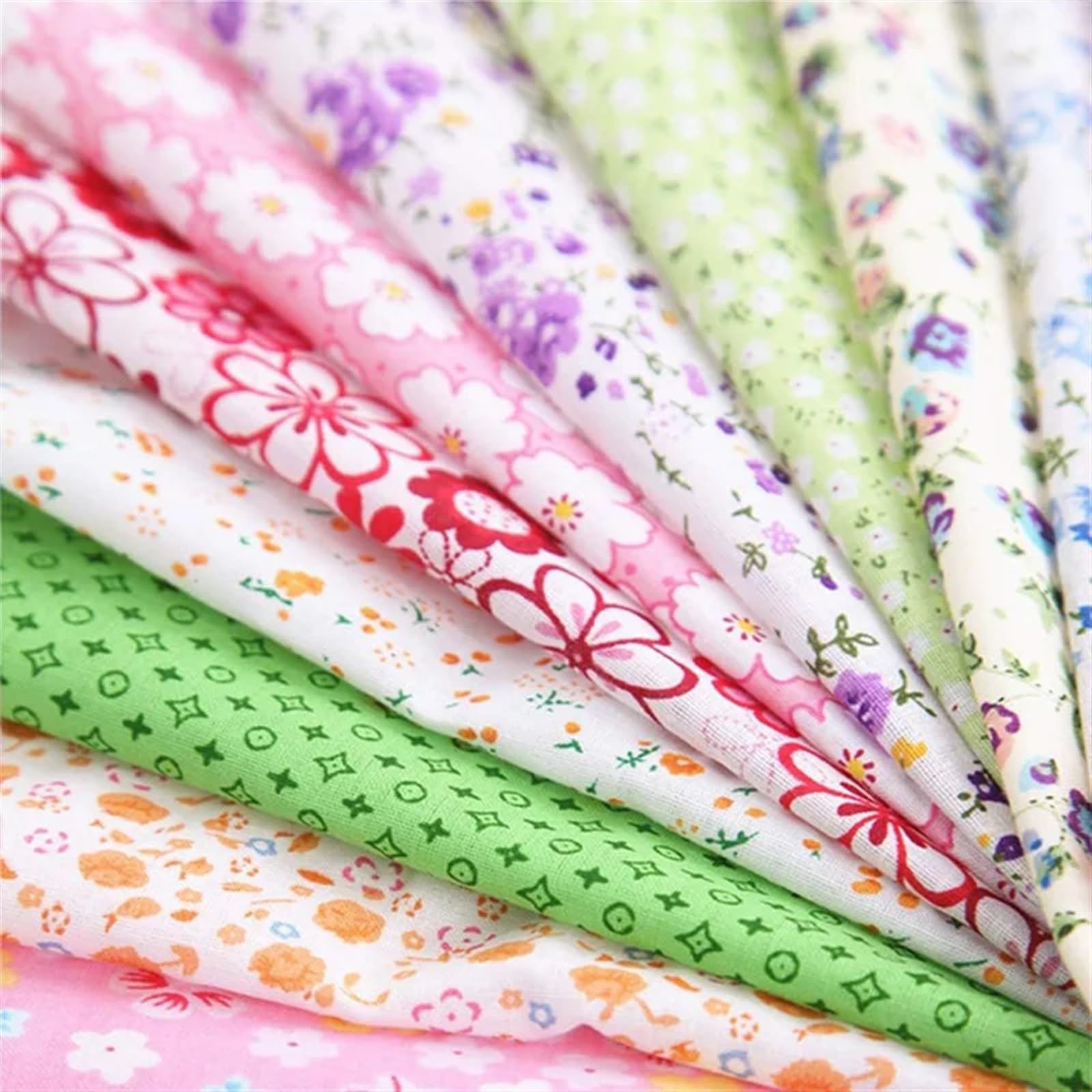 GuKKK 42 Pezzi 25 * 25cm di Tessuti in Cotone, Tessuto Cotone Kit da Cucito, Stoffa Patchwork a Metro, con Stampa Floreale, Design Assortiti, per Cucito e Fai da te Artigianato
