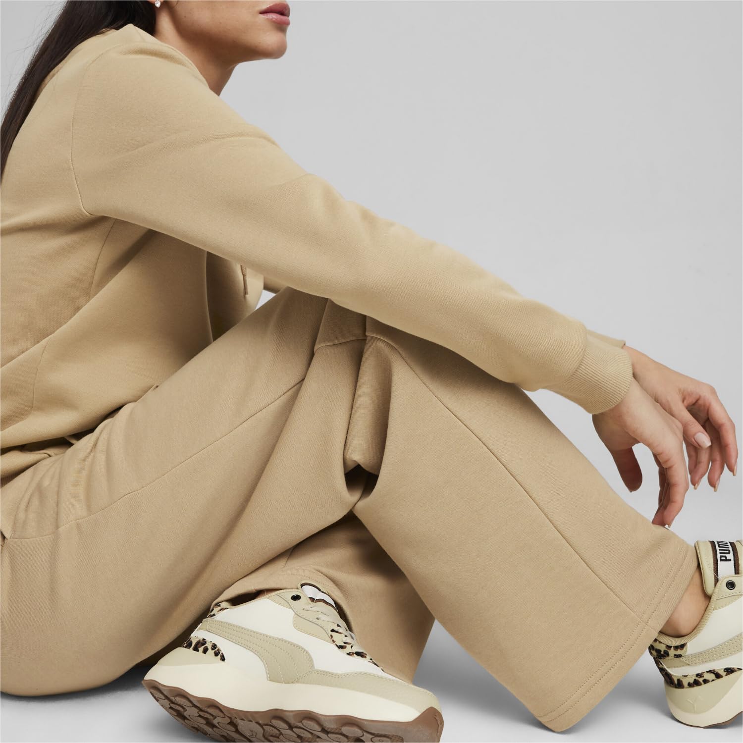 PUMA Spodnie Dresowe Essentials Z Prostymi Nogawkami - Spodnie dresowe Kobiety