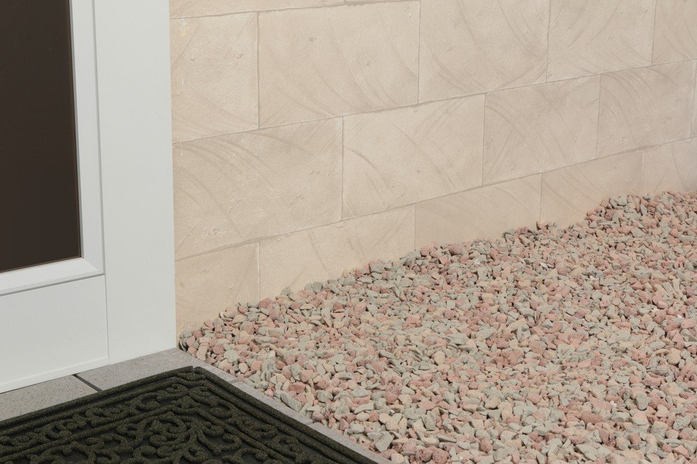 Amazon | アイリスオーヤマ 砂利 防犯砂利 防草 60L ミックス | 砂利