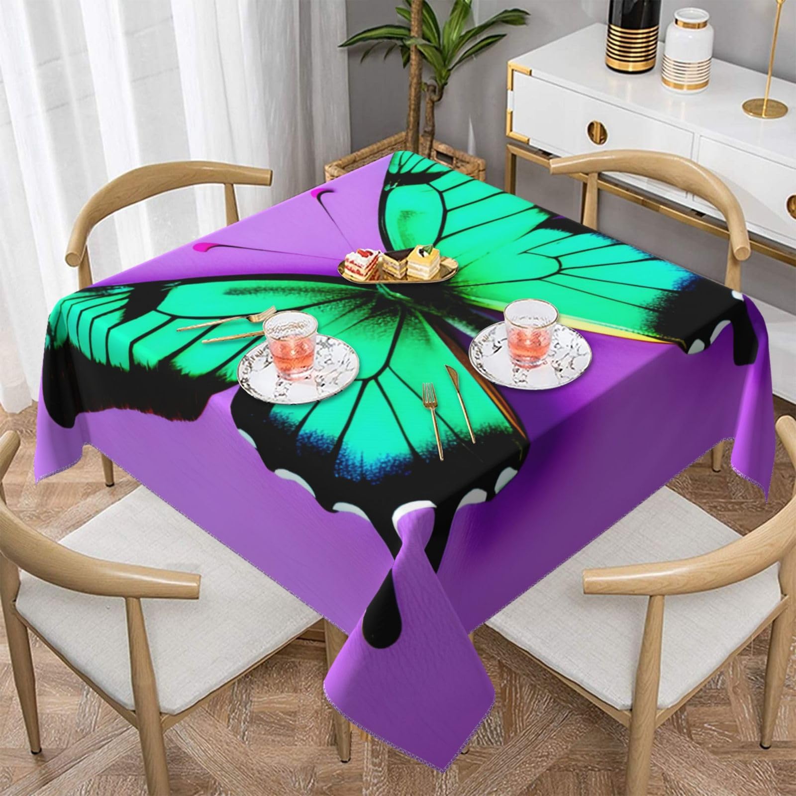 Nappe carrée papillons violets pour sublimer votre repas de Noël en famille