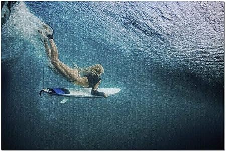 Amazon Co Jp 青い水の下でダッキングするhdサーファー 大人のためのプレミアム1000ピースジグソーパズル 19x27 本