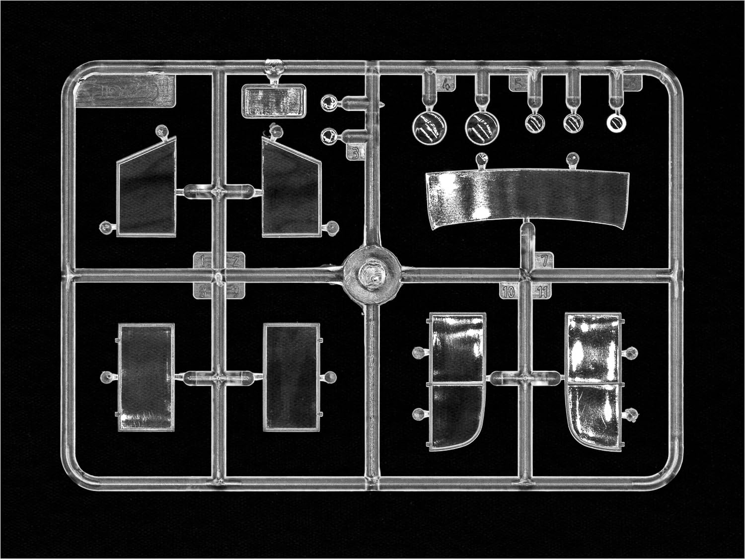 ICM 1:35 - Tipo G4 Partisanenwagen con armamento