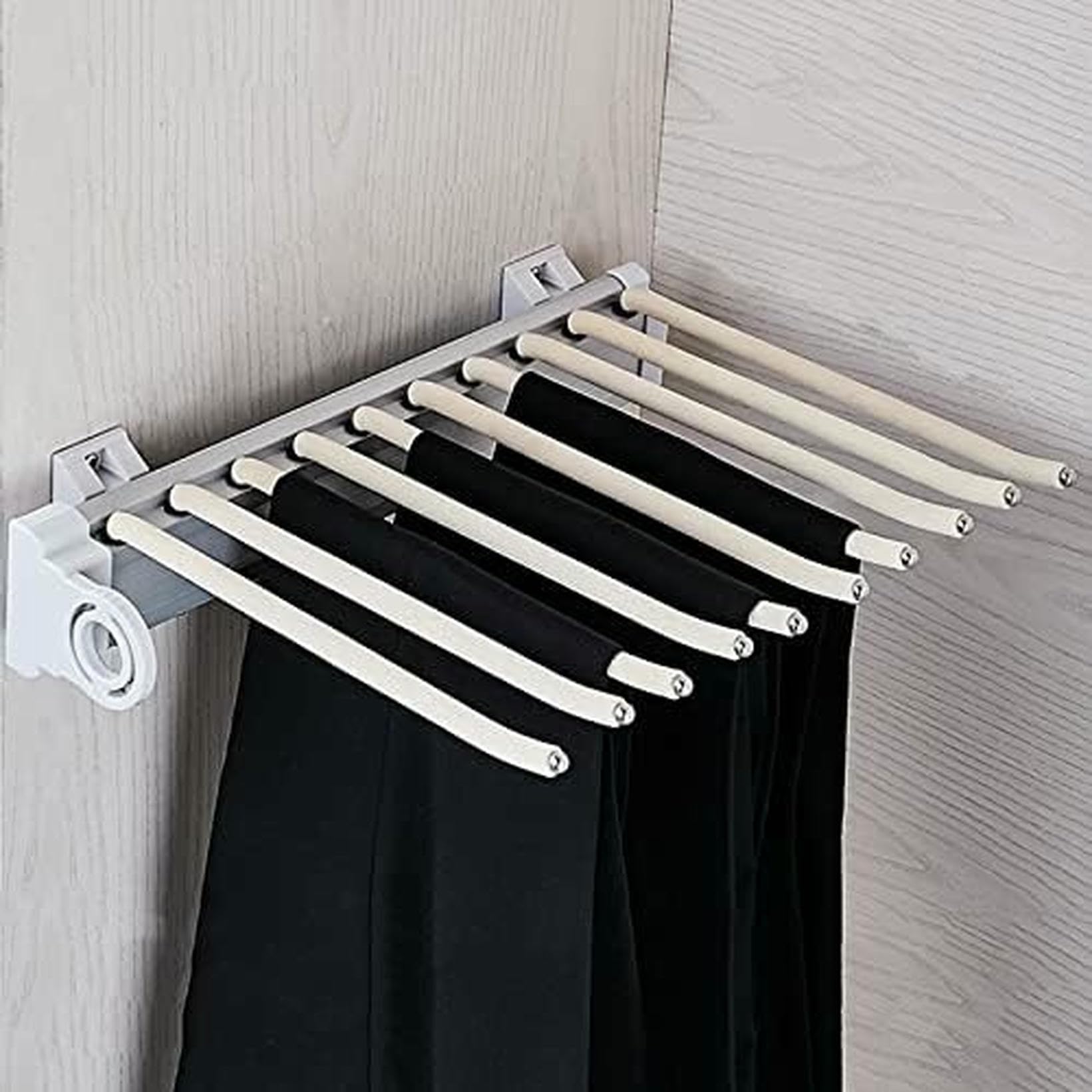 Rack de pantalons en retrait extensible pour en finir avec les plis de placard