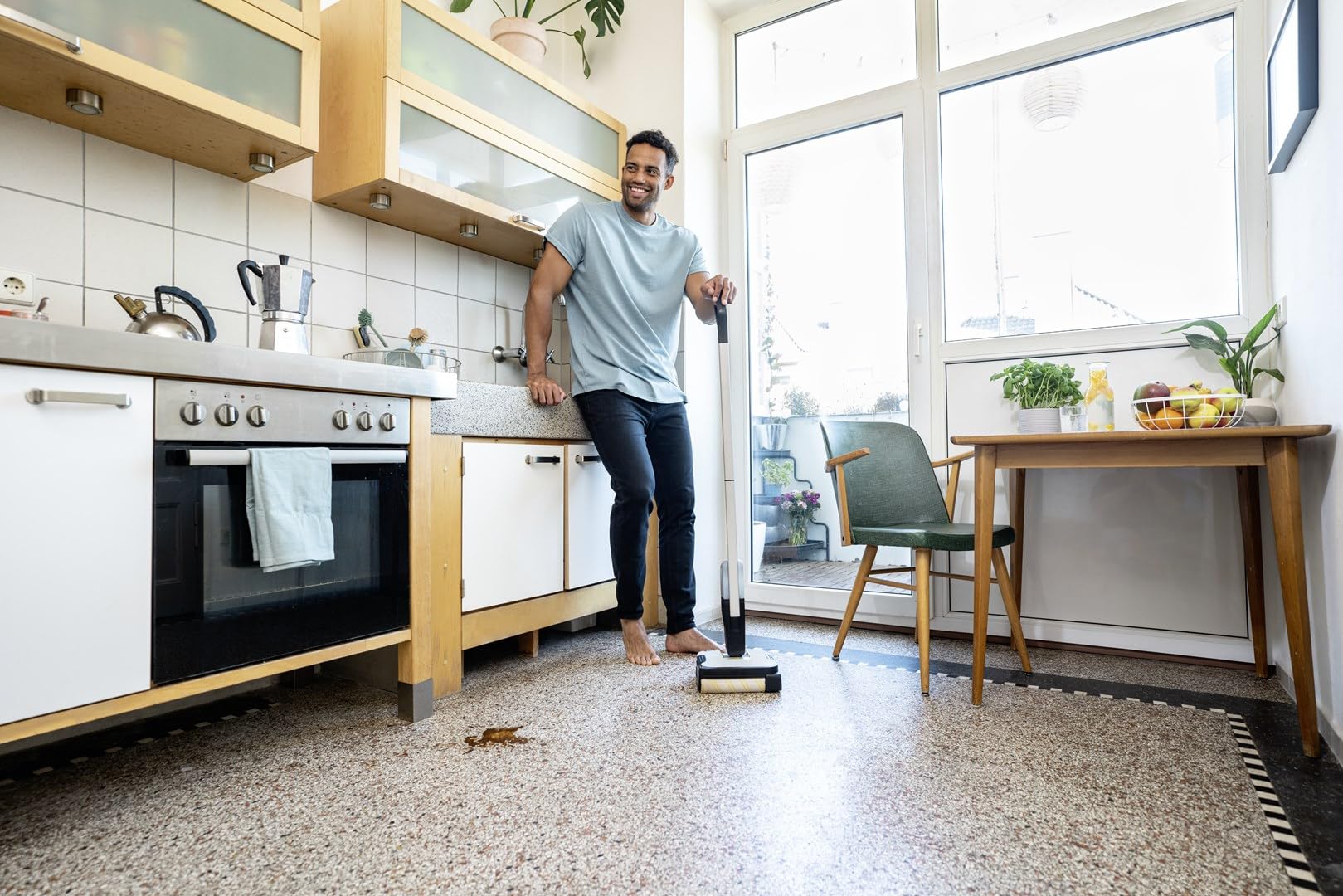 KARCHER FC 2-4 - Limpiasuelos - Recoge la suciedad seca y h�meda de una sola pasada - Posici�n de aparcamiento