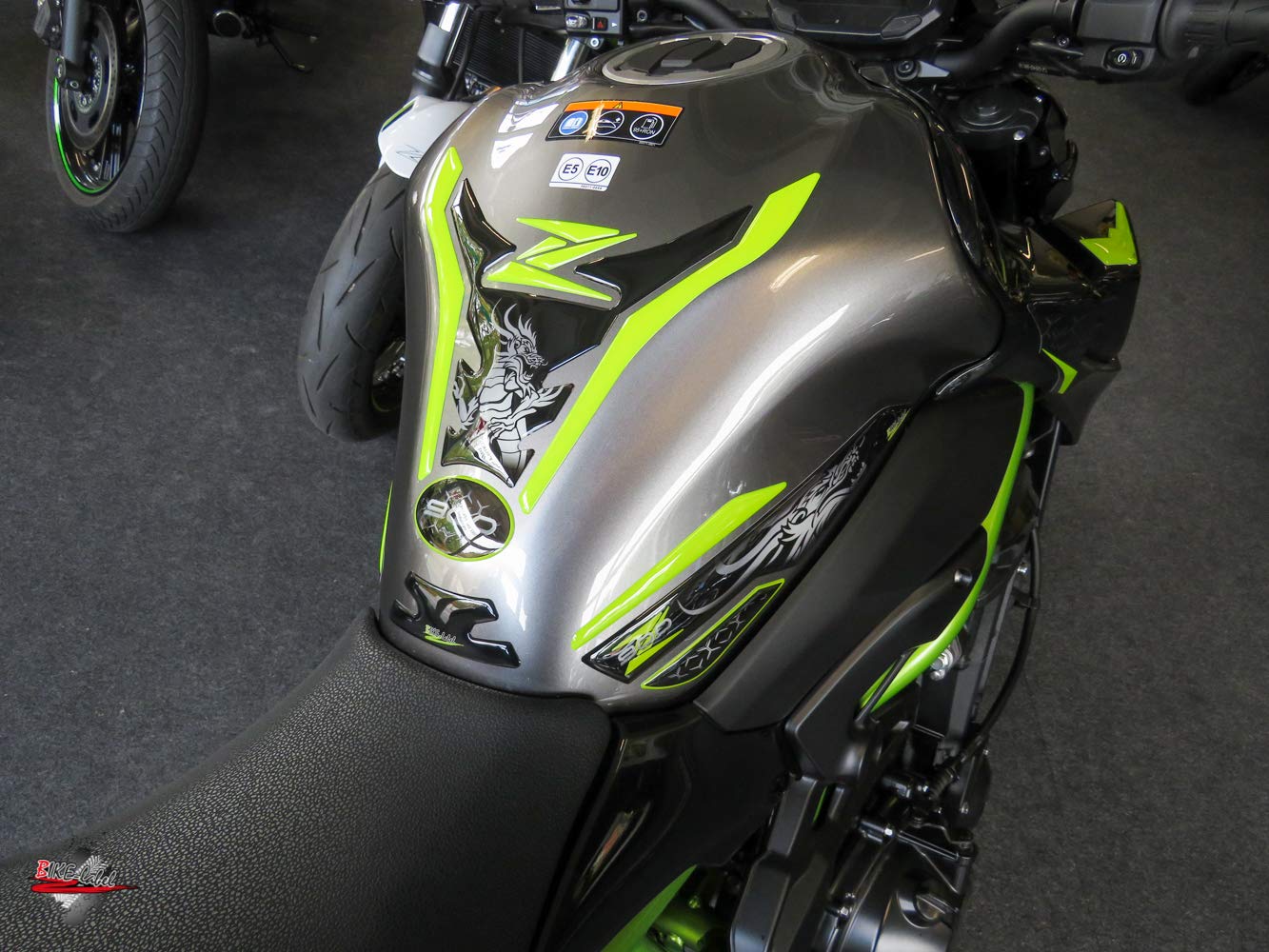 BIKE-label Tankpad Für Kawasaki Z900 (2020) – Grüner Drache, Kratzfester Schutz Vor Reißverschlüssen & Steinschlag