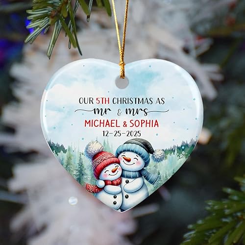 Miniatura 10 de Adorno de cerámica para casados de 2 Navidad, Navidad 2023, adorno personalizado de nuestra segunda Navidad para casados, regalo para pareja, oso