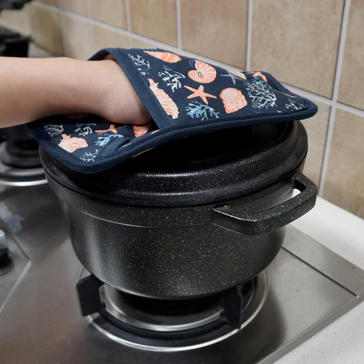 Pot Holders Set of 2 Heat Resistant 480℉ Kitchen 100% Cotton Comfortable Lining Printing Cowry Flower Women Men Home Cooking Baking Microwave BBQ Gift (Cowry potholders) - Image 3