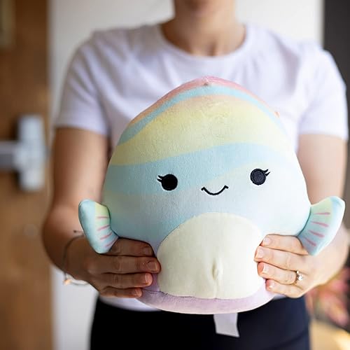 Miniatura 5 de Squishmallows Canda The Rainbow Fish de 8 pulgadas, con licencia oficial, juguete de peluche suave y blando coleccionable, añádelo a tu escuadrón -