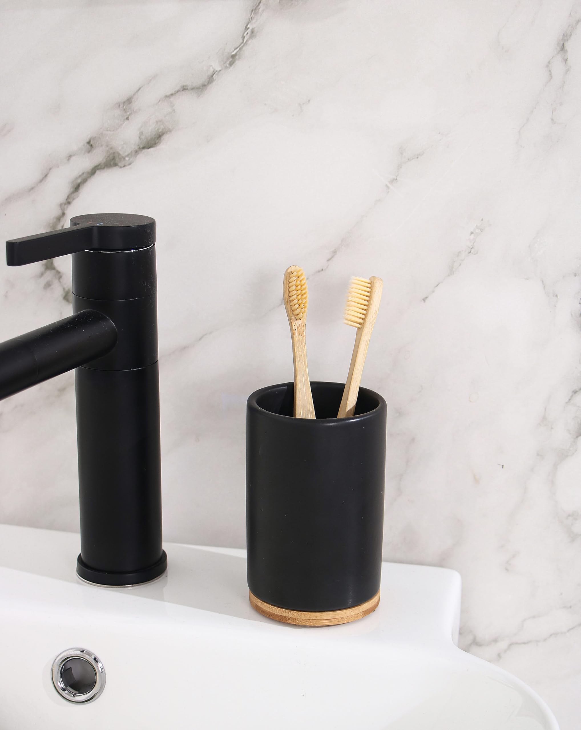 Juego de Accesorios de Baño, 4 Piezas, Negro y Bambú, Incluye Dispensador de Jabón, Portacepillos, Portaescobilla y Jabonera