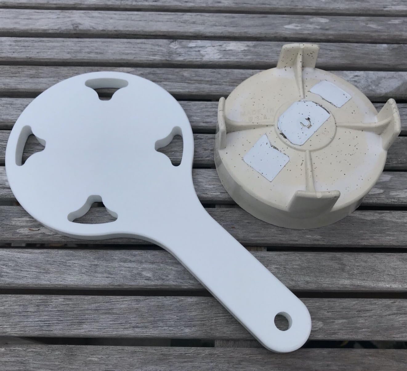 Generic Lid wrench and gasket kit for 300 series Pentair rainbow automatic chem feeders to unscrew caps covers, Black, WHT300PENTAIR