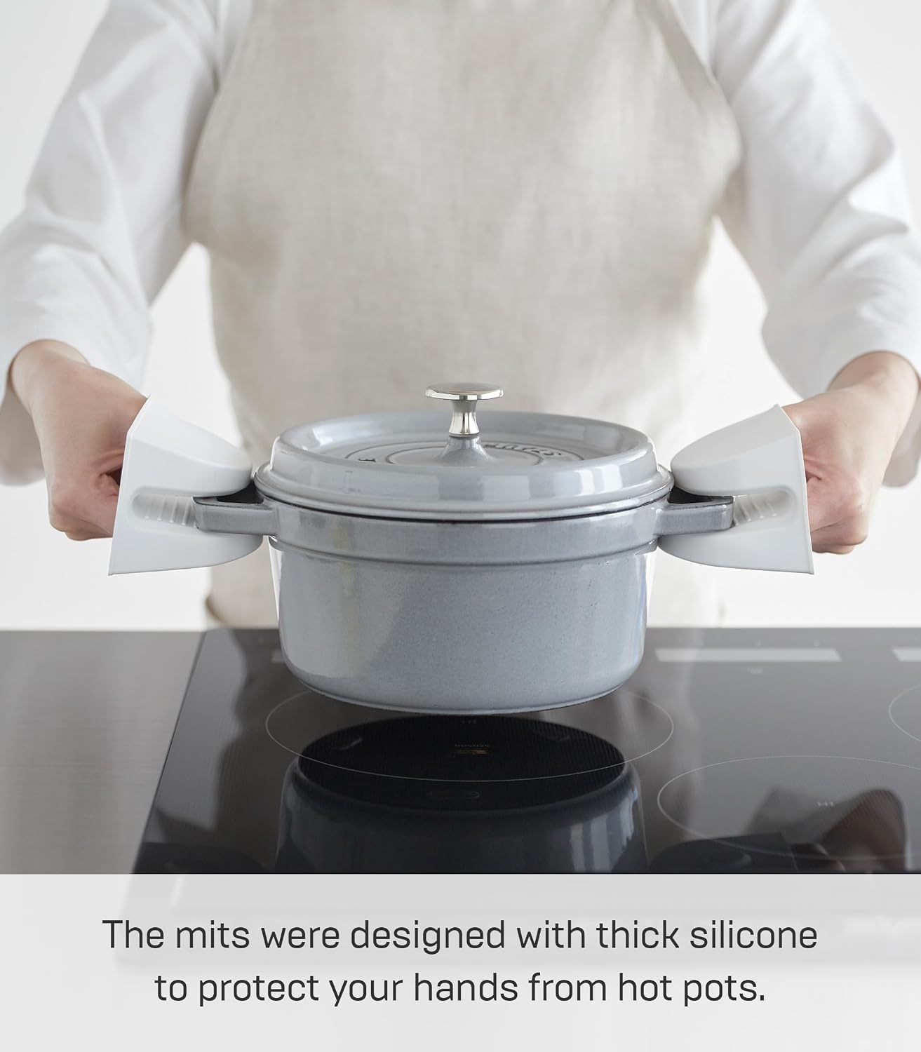 YAMAZAKI Home Magnetic Silicone Pot Holders, Set of 2 Oven Heat Pads, White image 2