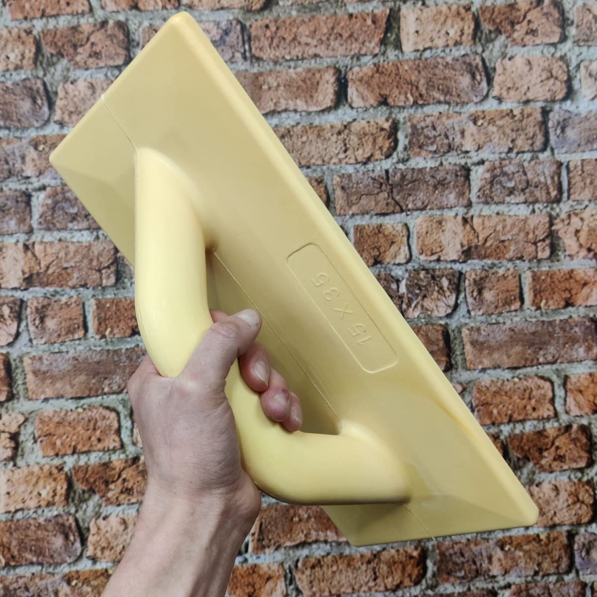Toolzone Rigid Poly Plastering Floats - 150mm x 350mm - Lightweight Float with Ergonomic Handle - Easy to Clean - Image 2