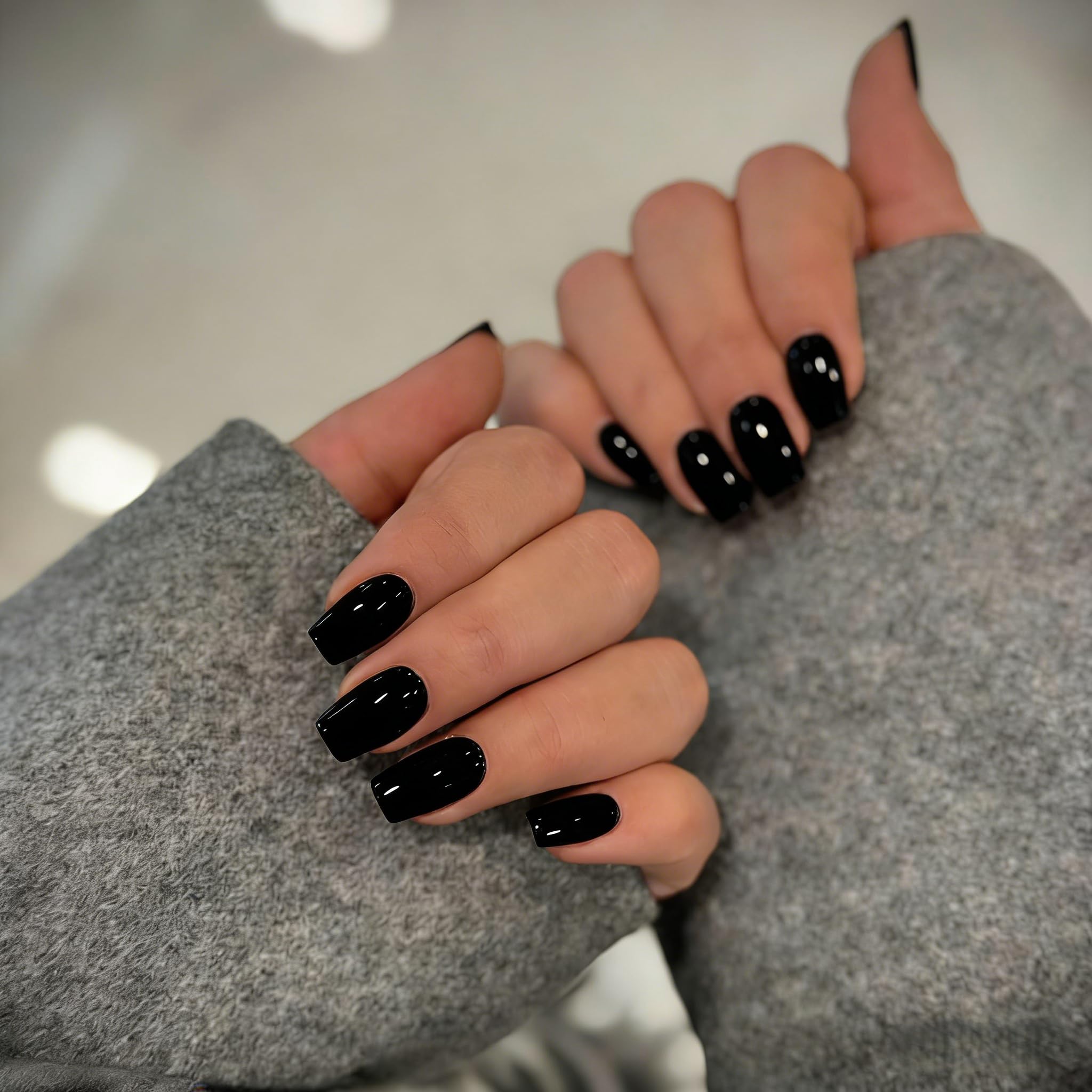 KQueenest Schwarz Press On Nails Mittel Eckig, Sarg Nägel zum Aufkleben Kurz, Glänzende Jelly-Gel Fake Nails Fingernägel zum aufkleben Ballerina, Einfarbig Acryl Kunstnägel für Frauen, 24 Stück