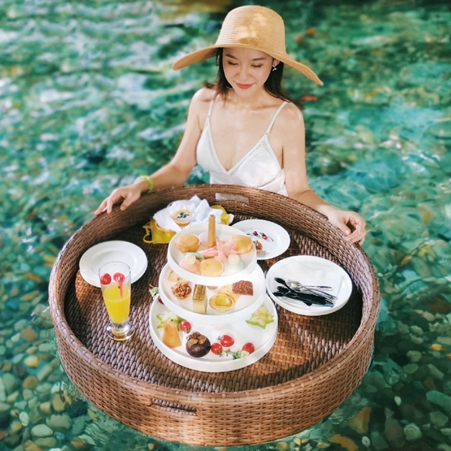 DFGHNBVC Floating Tray Round Rattan Woven Serving Tray Rattan Floating Breakfast Tray With Handles,Swimming Pool Floats,For Pool Serving Drinks,Brunch,Food On The Water,Brown-80 * 80 * 20Cm