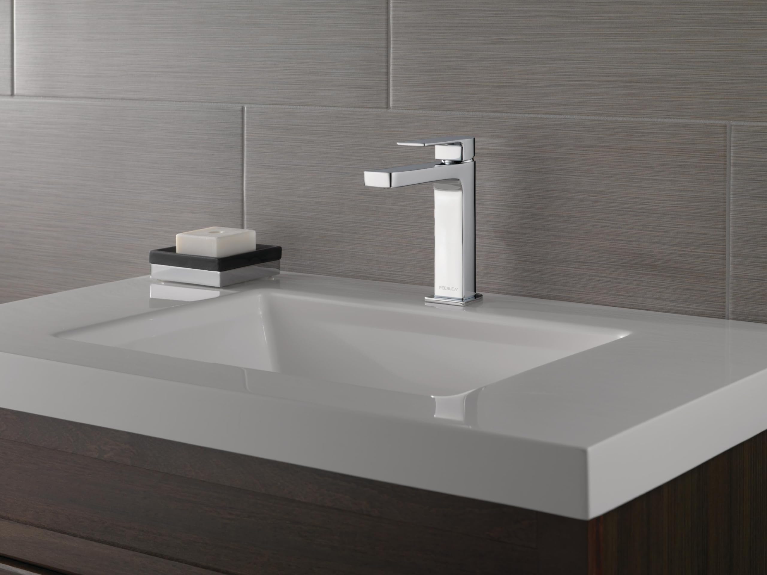 Delta Faucet P1519LF-HA Grifo para baño, 0 V, Cromado