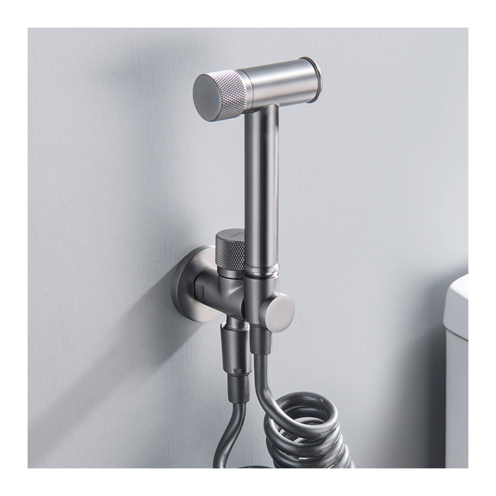 Grifo para WC con agua templada que soluciona la falta de espacio para bide en baños
