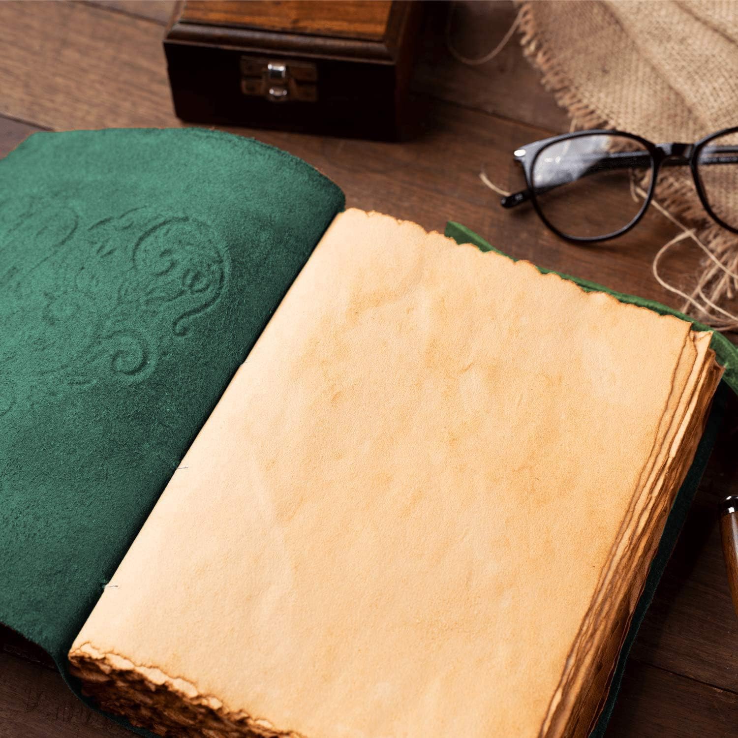 Leather Journal for Women - Vintage Leather Bound Journal - Antique Paper - Beautiful Embossed Heart Leather Sketchbook- For Drawing, Sketching and Writing 240 Pages (8" x 6", Green)