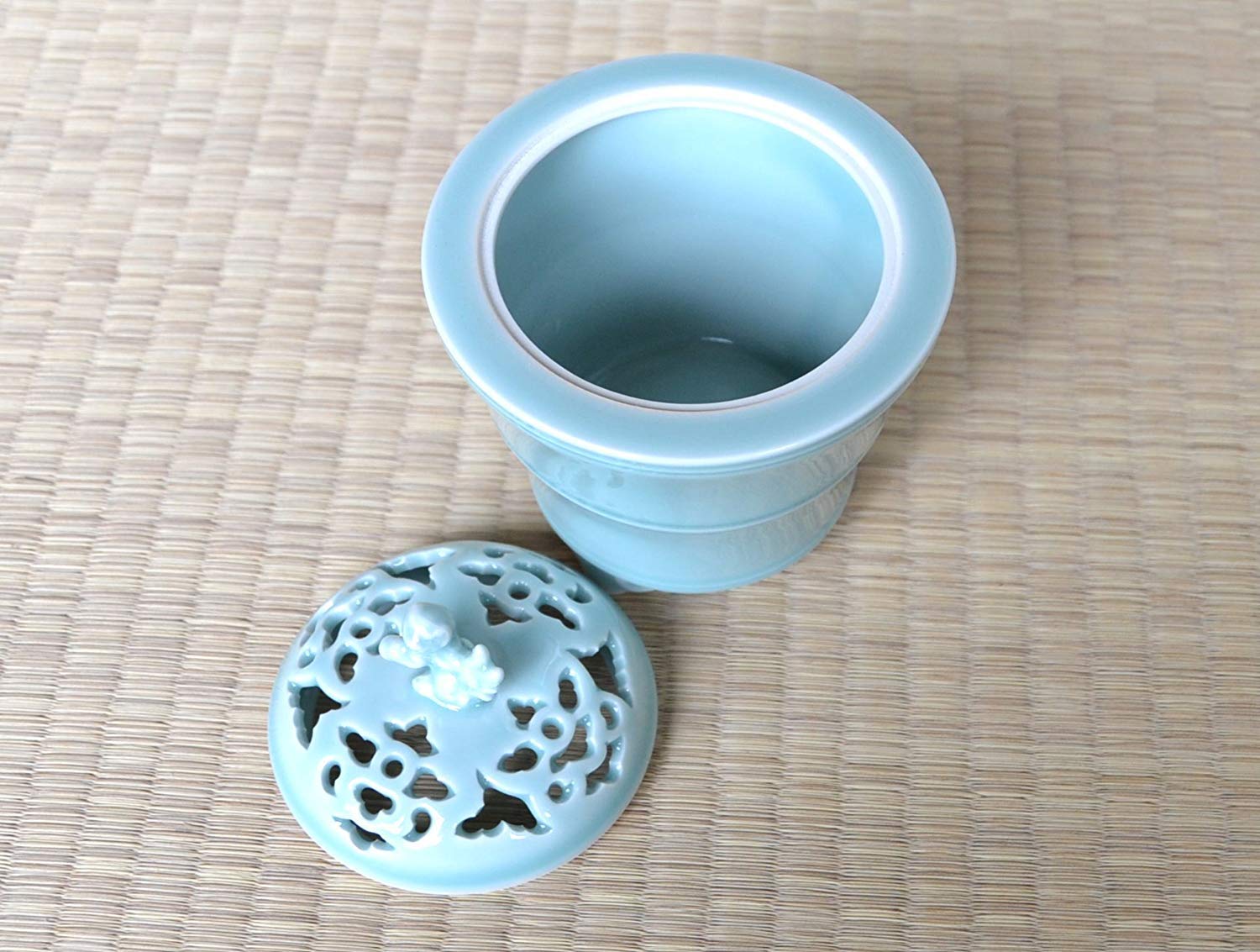 Amazon.co.jp: 有田焼 青磁竹筒 香炉（木箱付）【サイズ】径11.5cm×高